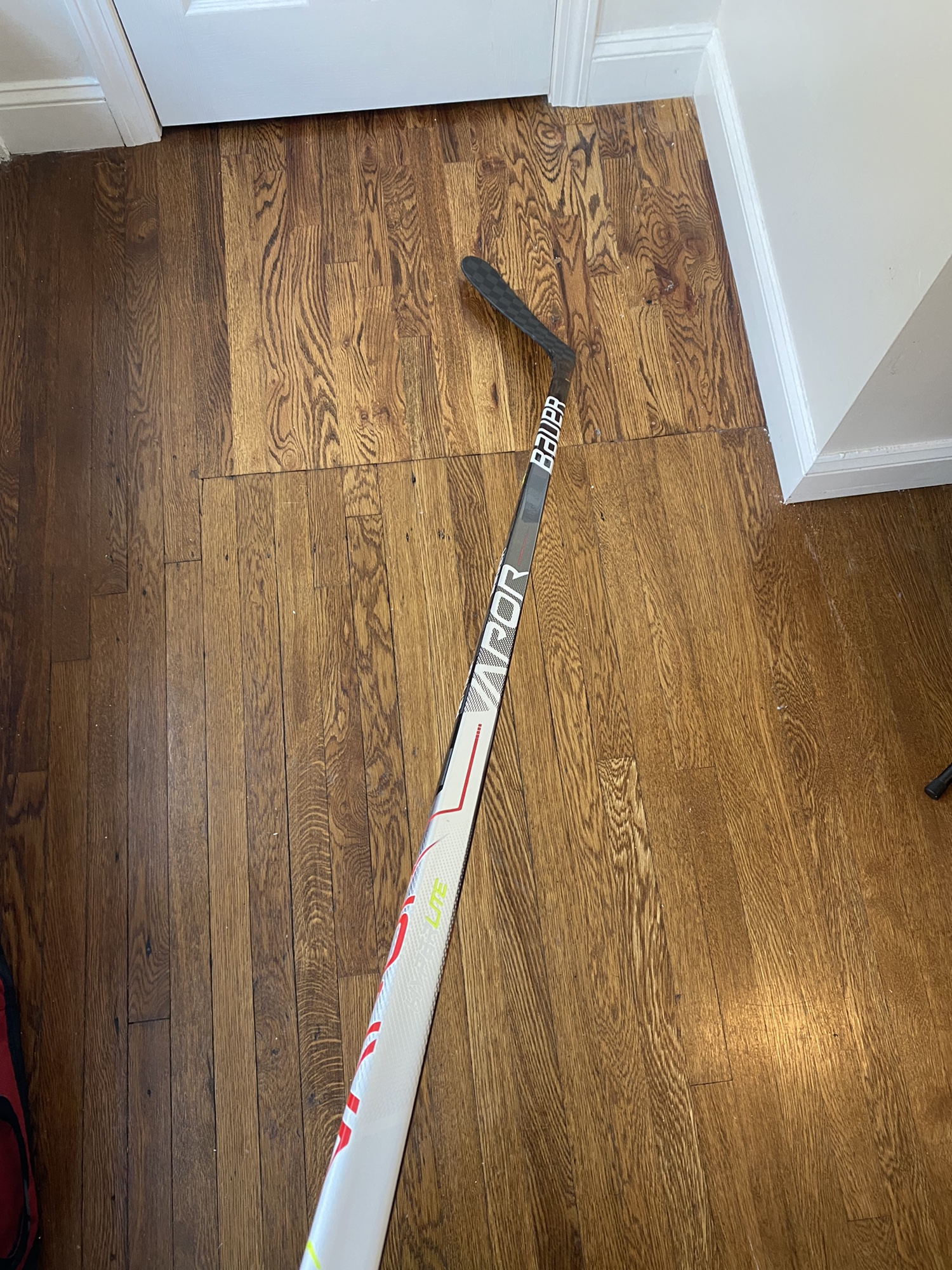 (NEW) Bauer Vapor Hyperlite, Flex 77, Blade P92 Left, Senior Hockey