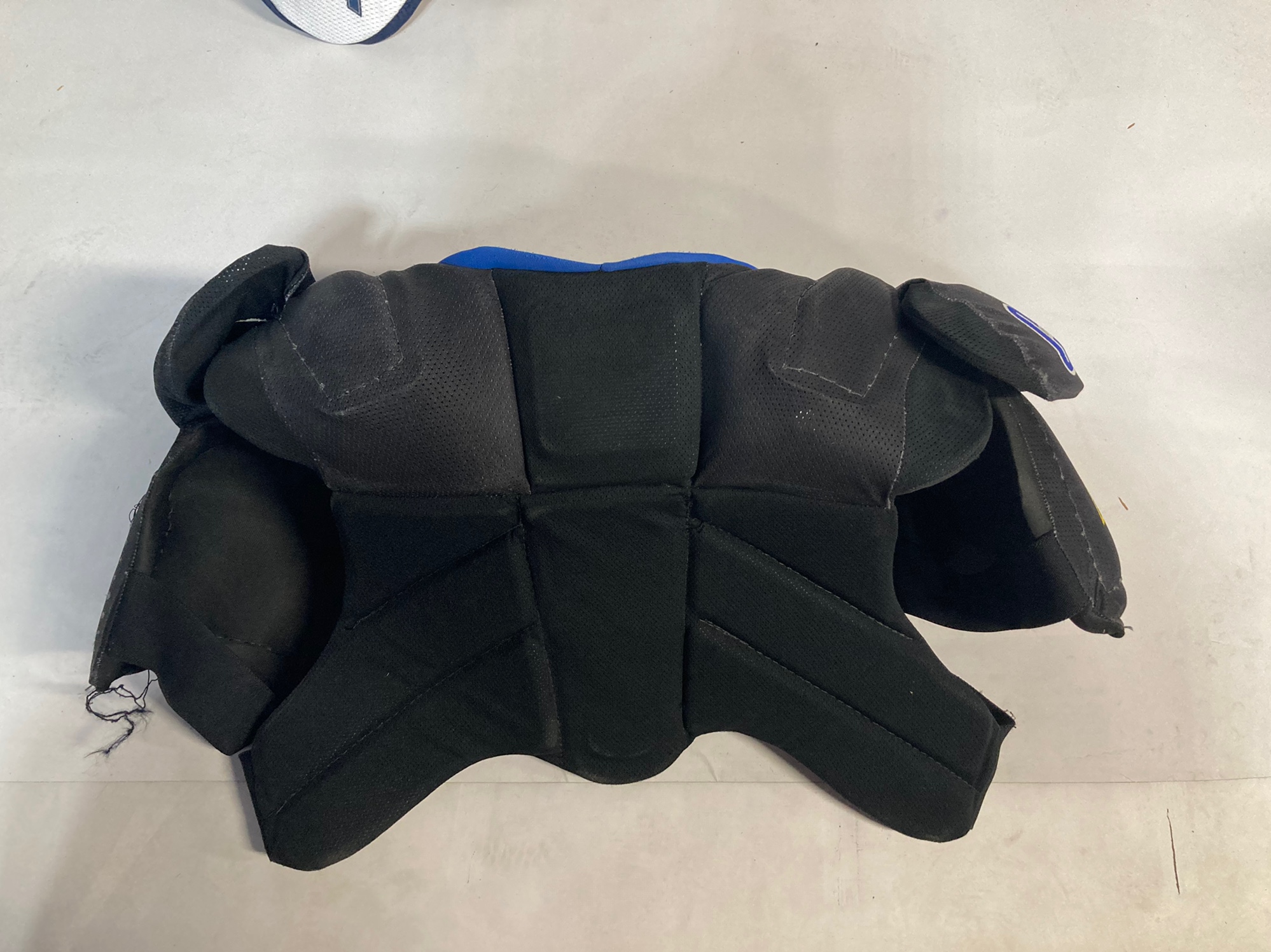 Senior Vintage cooper Used Extra Large Shoulder Pads (USH146