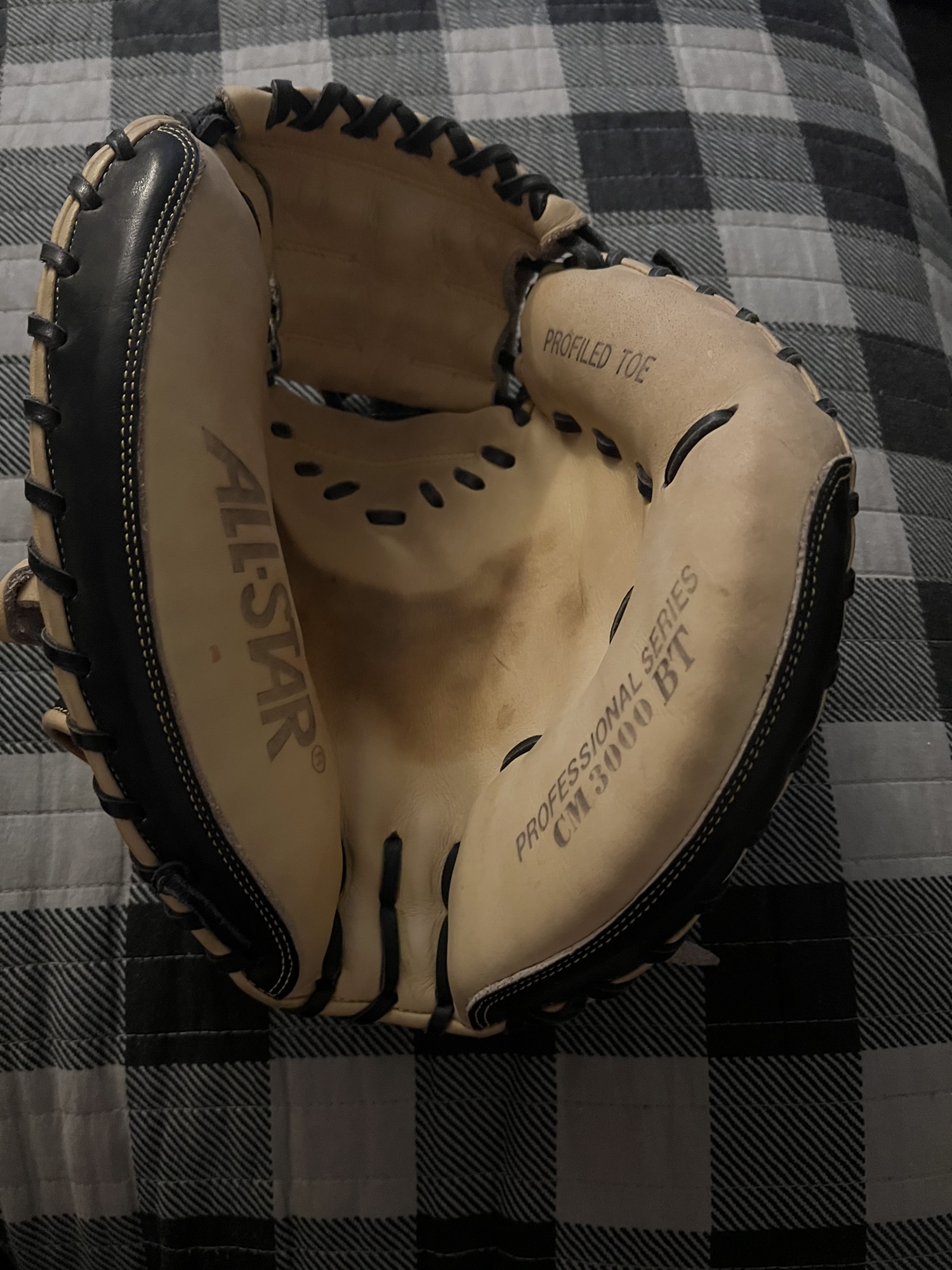 Catcher's 35" CM3000 Baseball Glove SidelineSwap