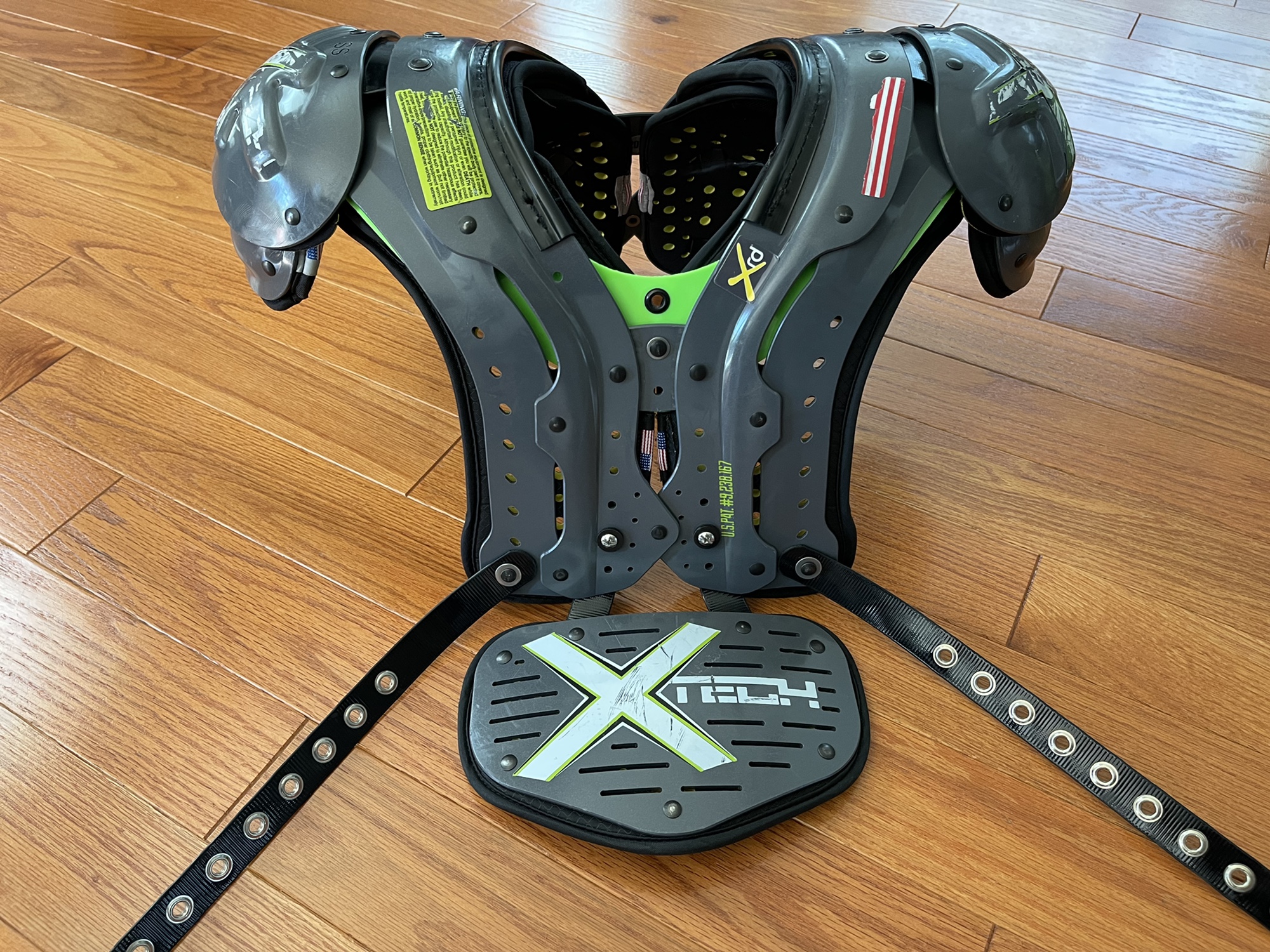 XTECH Shoulder Pads w/ Small 5Sided Back Plate SidelineSwap