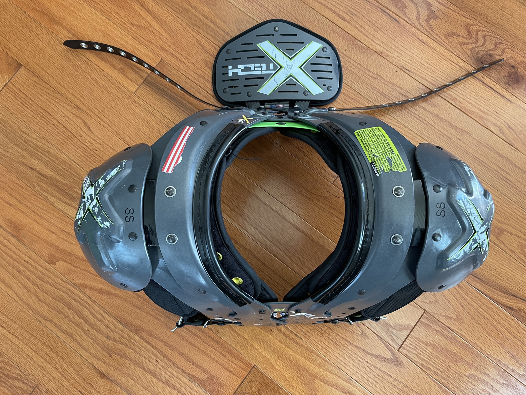 XTECH Shoulder Pads w/ Small 5Sided Back Plate SidelineSwap