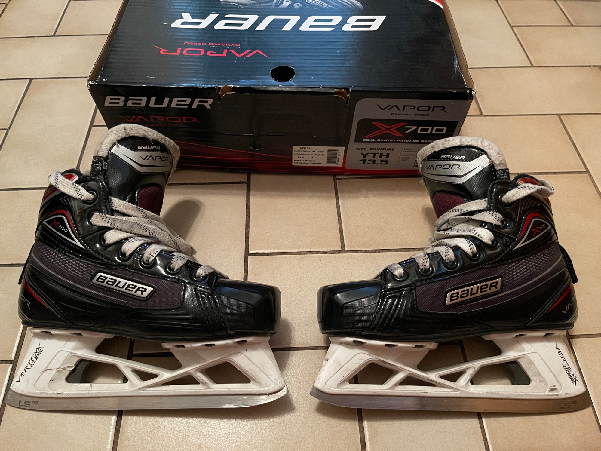 Used Bauer Youth 13.5D Regular Width Vapor X700 Hockey Goalie Skates