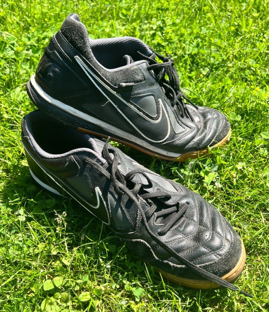 size 13 nike soccer shoes