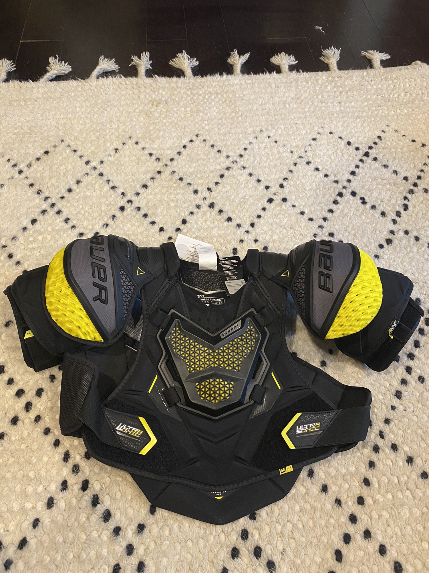 Brand New Bauer Supreme Ultrasonic Pro Stock Shoulder Pads SidelineSwap