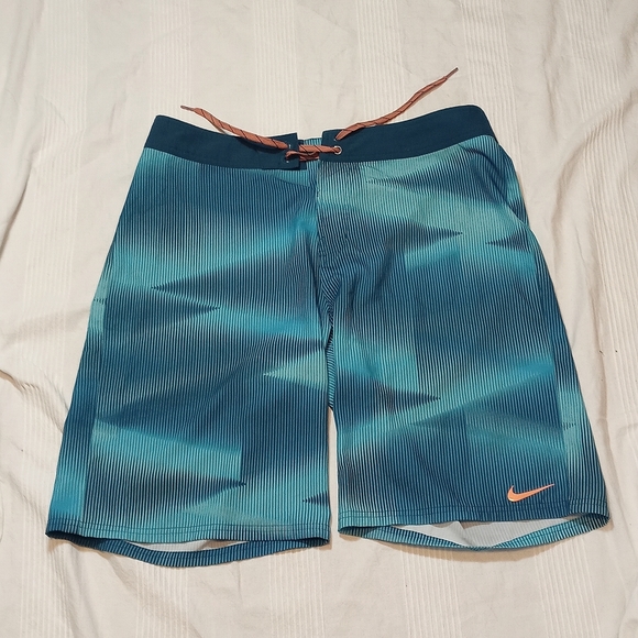 NIKE BOARD SHORTS MENS 34 SWIMTRUNKS SWIMSUIT 9 1/2" SidelineSwap