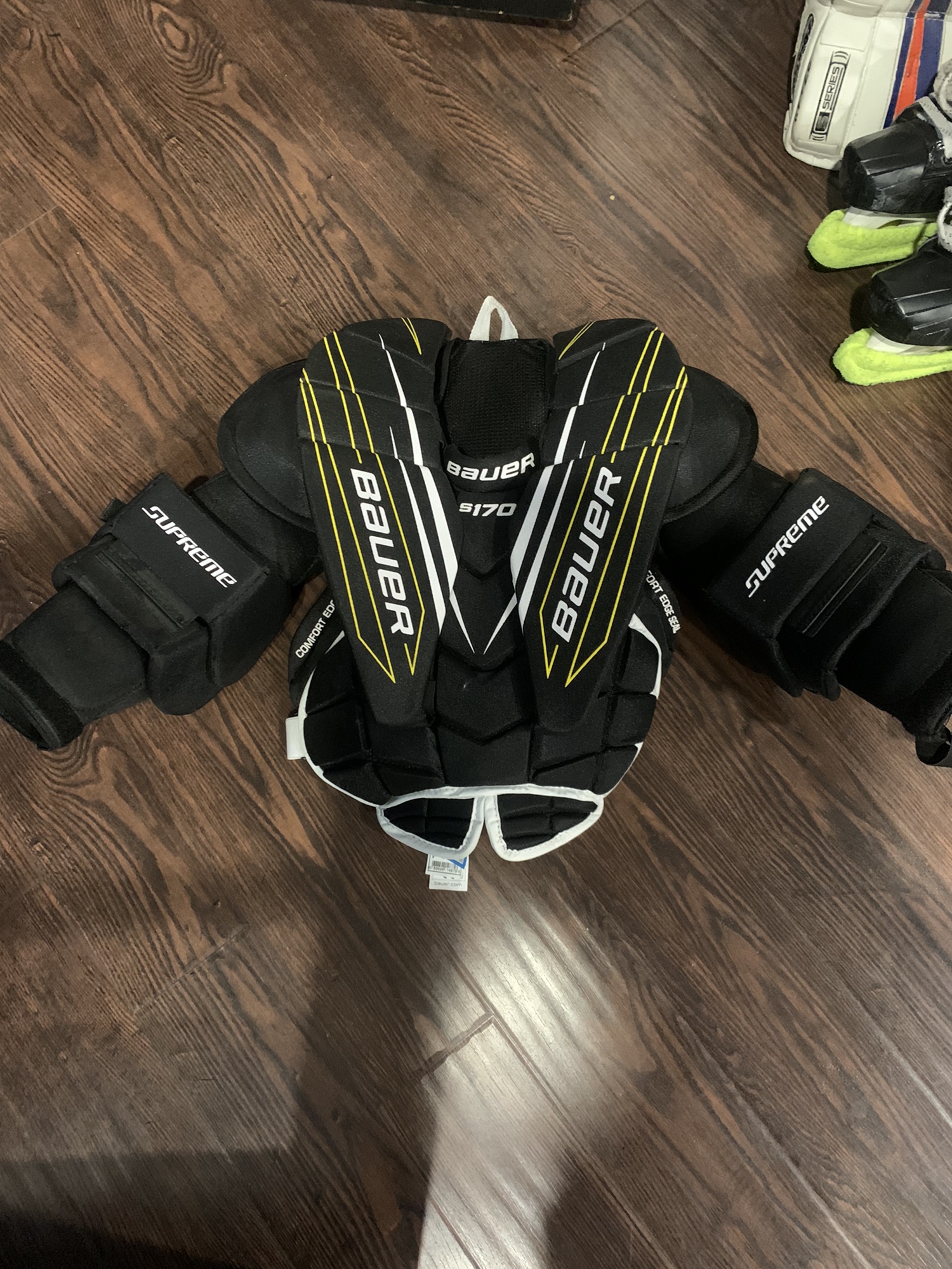 Bauer S170 Goalie Chest Protector Junior Small SidelineSwap