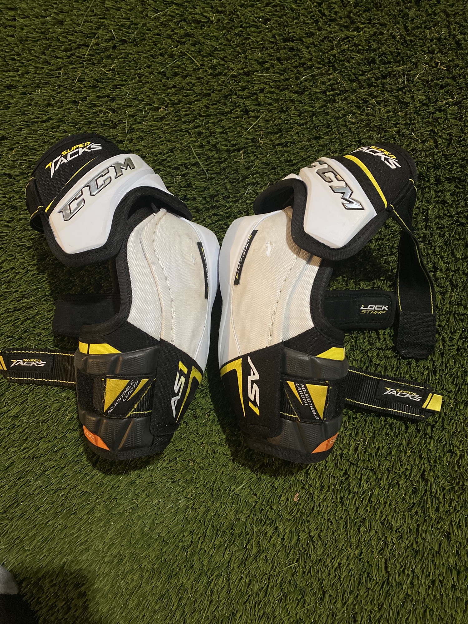 Used Medium CCM Super Tacks AS1 Elbow Pads SidelineSwap