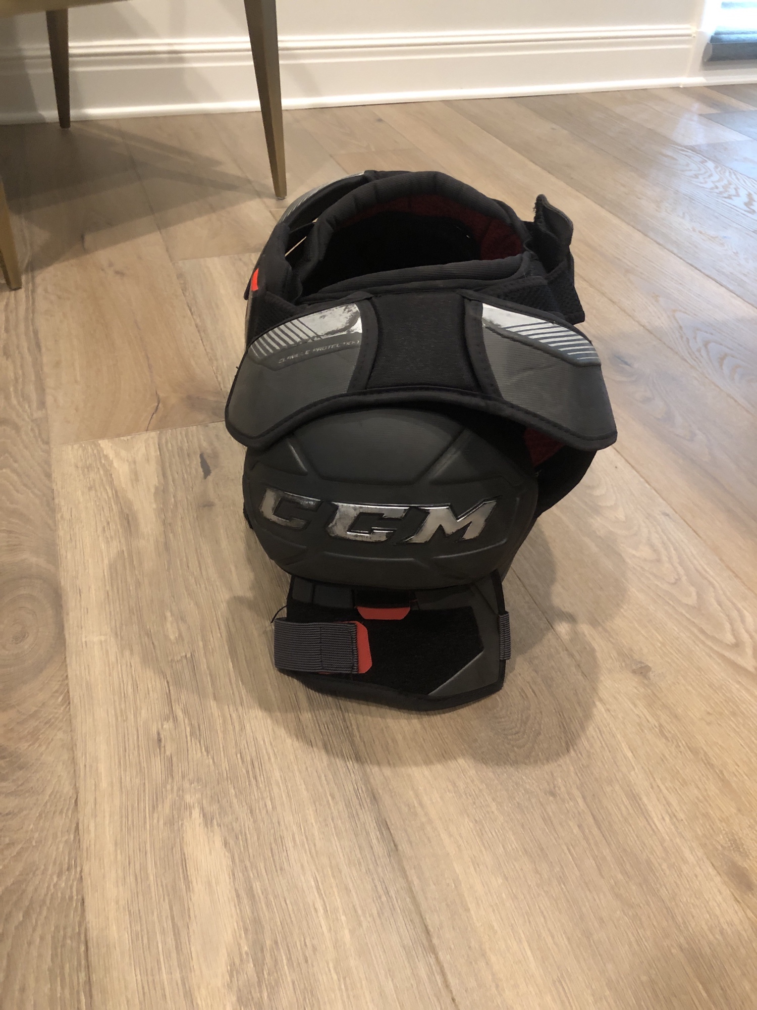 Senior Large CCM JetSpeed FT1 Shoulder Pads SidelineSwap