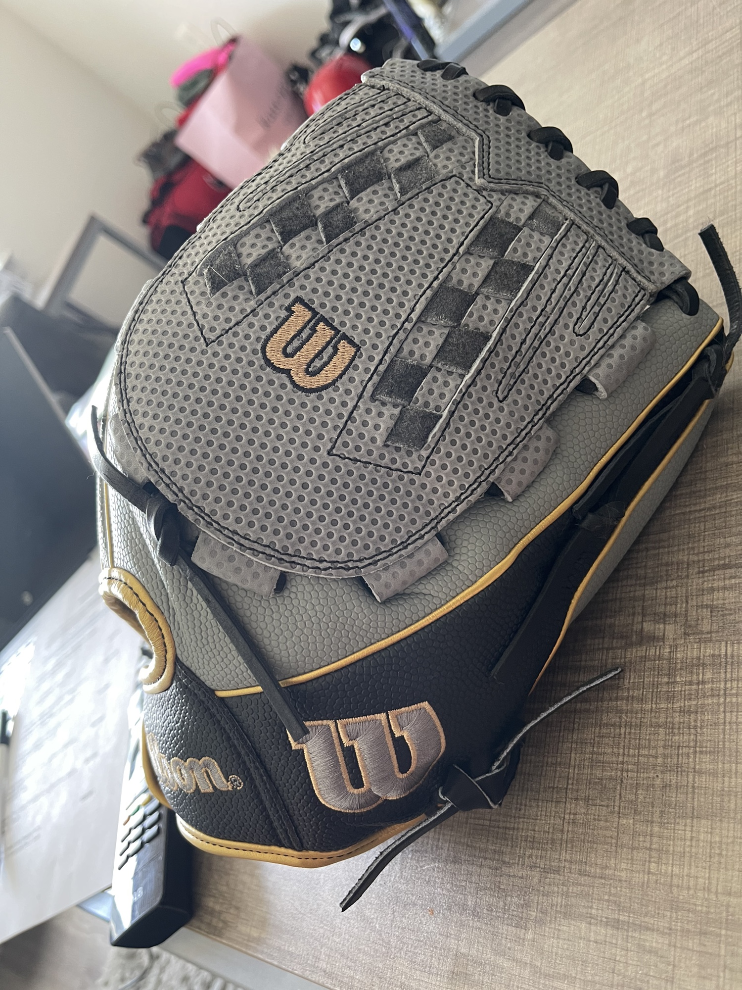 New Pitcher's/ Outfielder’s 12.5" A2000 Softball Glove SidelineSwap