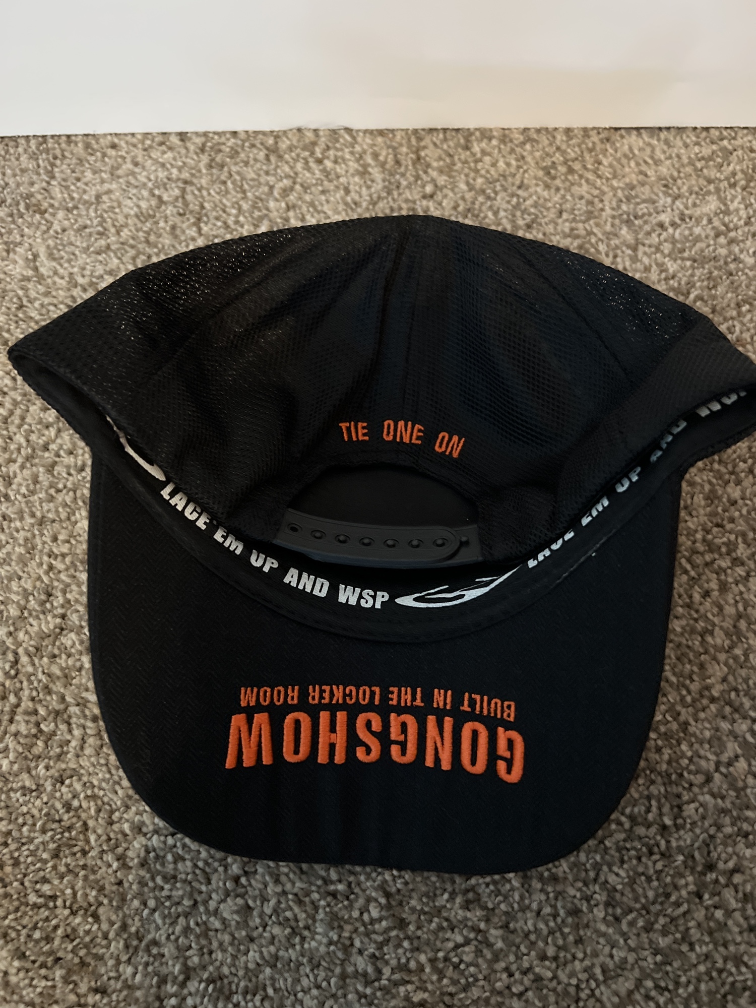 Gongshow hat SidelineSwap