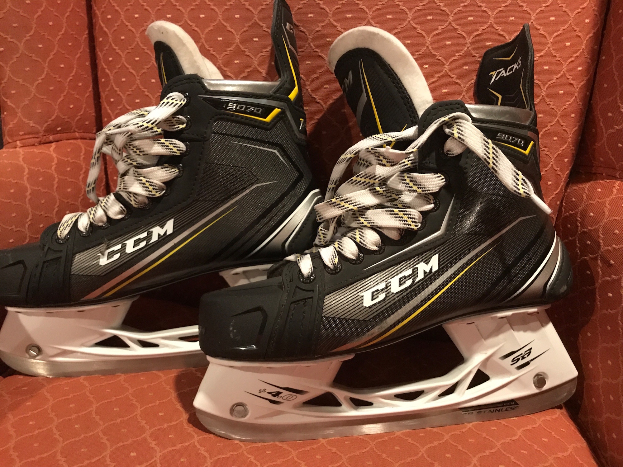 Senior New CCM Tacks 9070 Hockey Skates Extra Wide Width Size 7.5