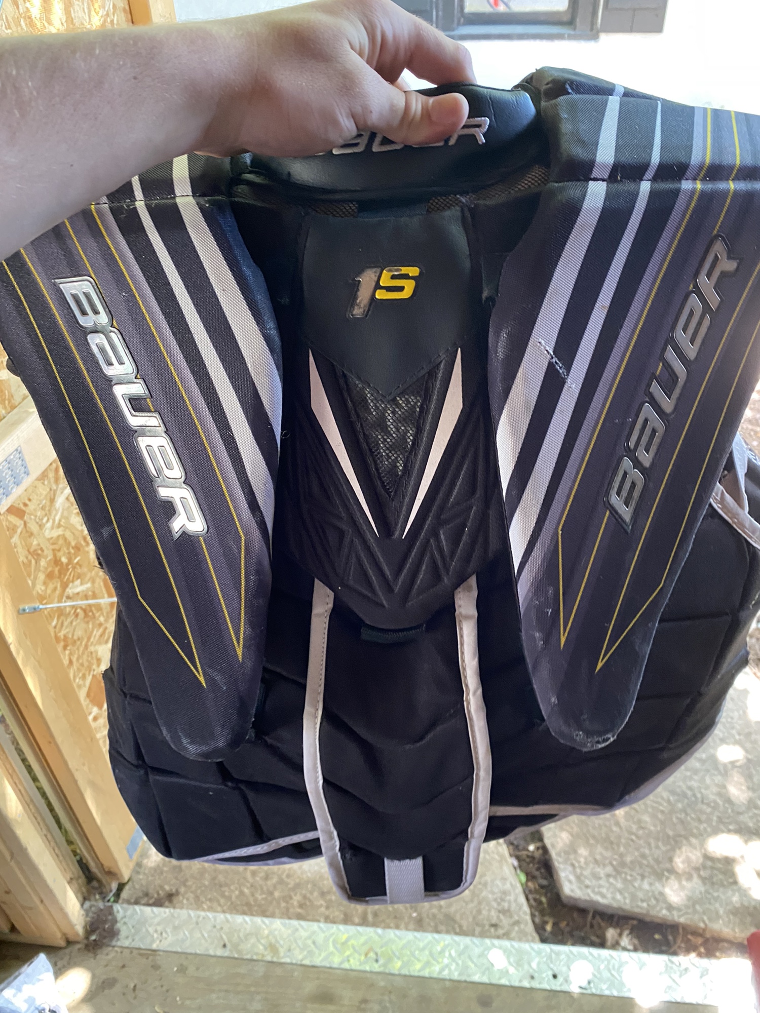 BAUER SUPREME 1S GOALIE CHEST AND ARM PROTECTOR MEDIUM SidelineSwap