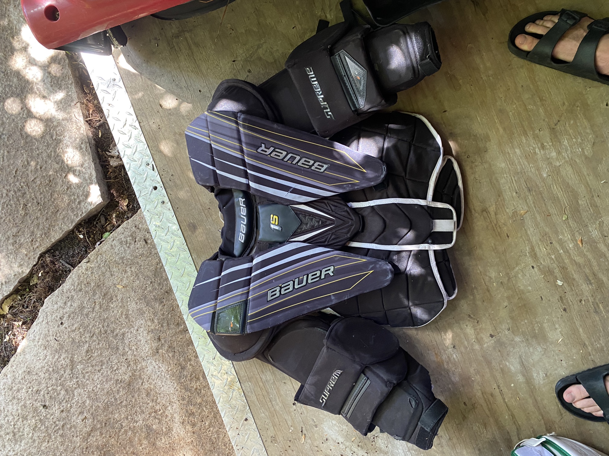 BAUER SUPREME 1S GOALIE CHEST AND ARM PROTECTOR MEDIUM SidelineSwap