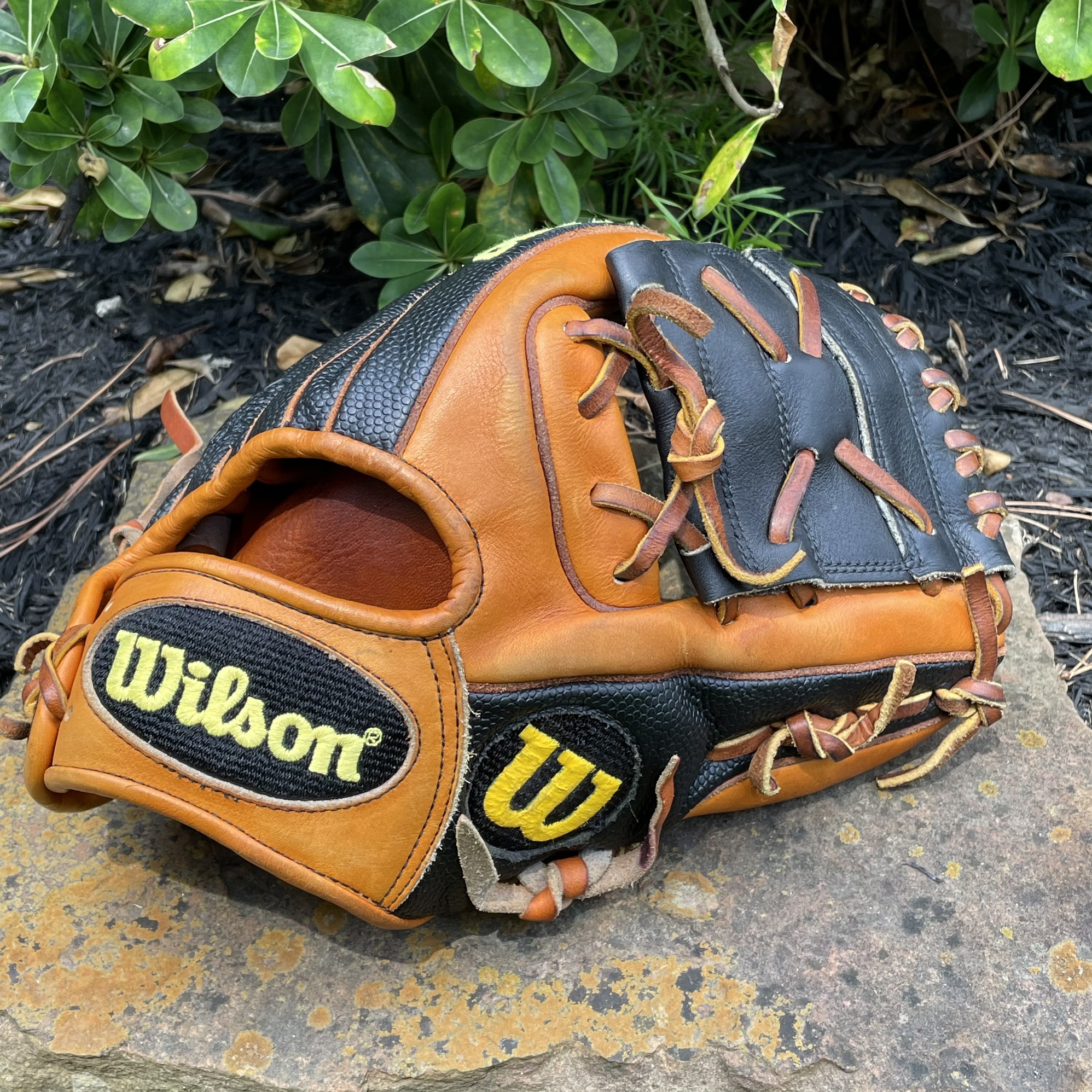 Wilson A2000 X2 11" Baseball Glove FREE SHIPPING SidelineSwap