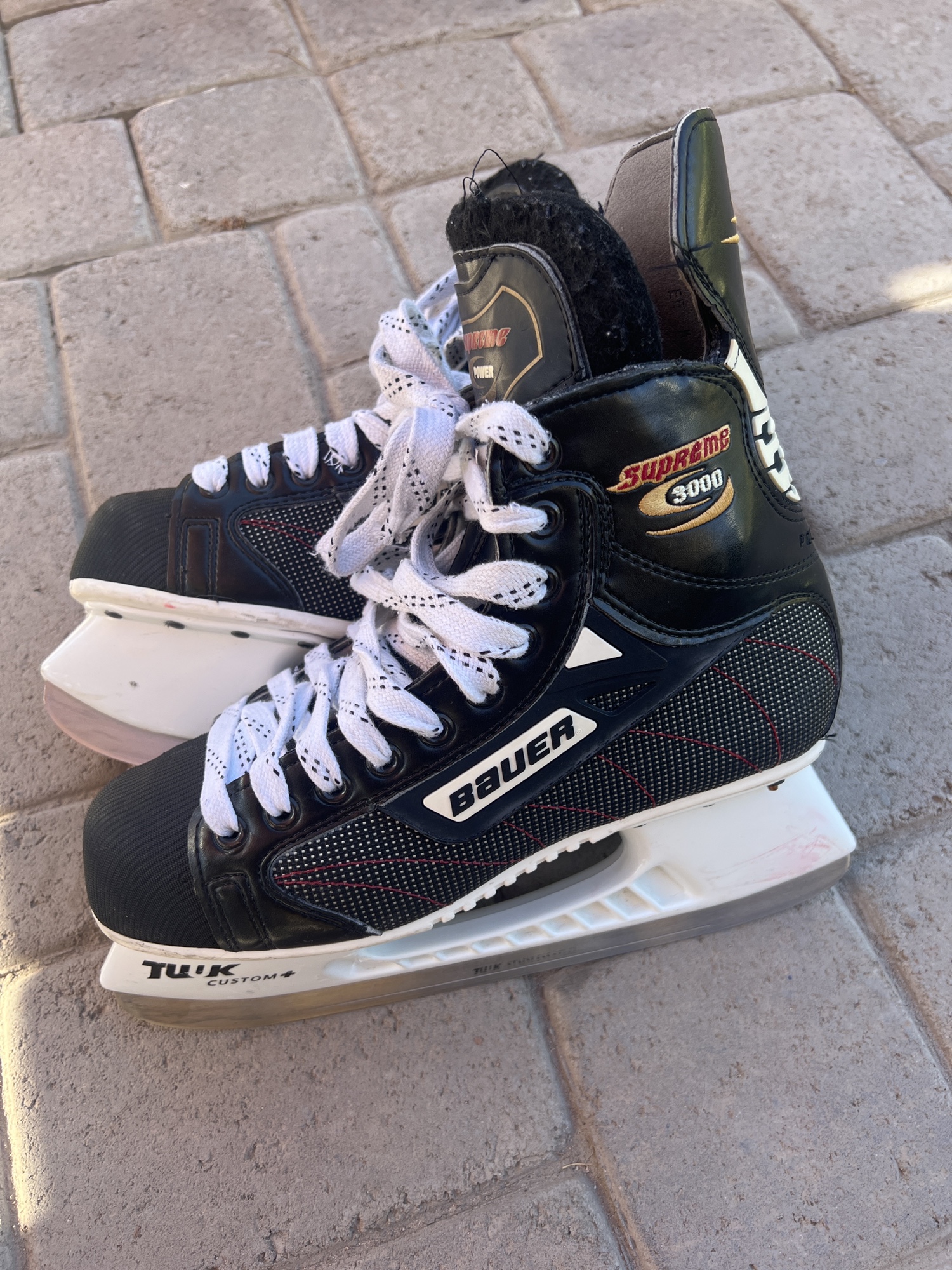 Bauer Supreme 3000 Sr Ice Hockey Skates 7.5EE SidelineSwap