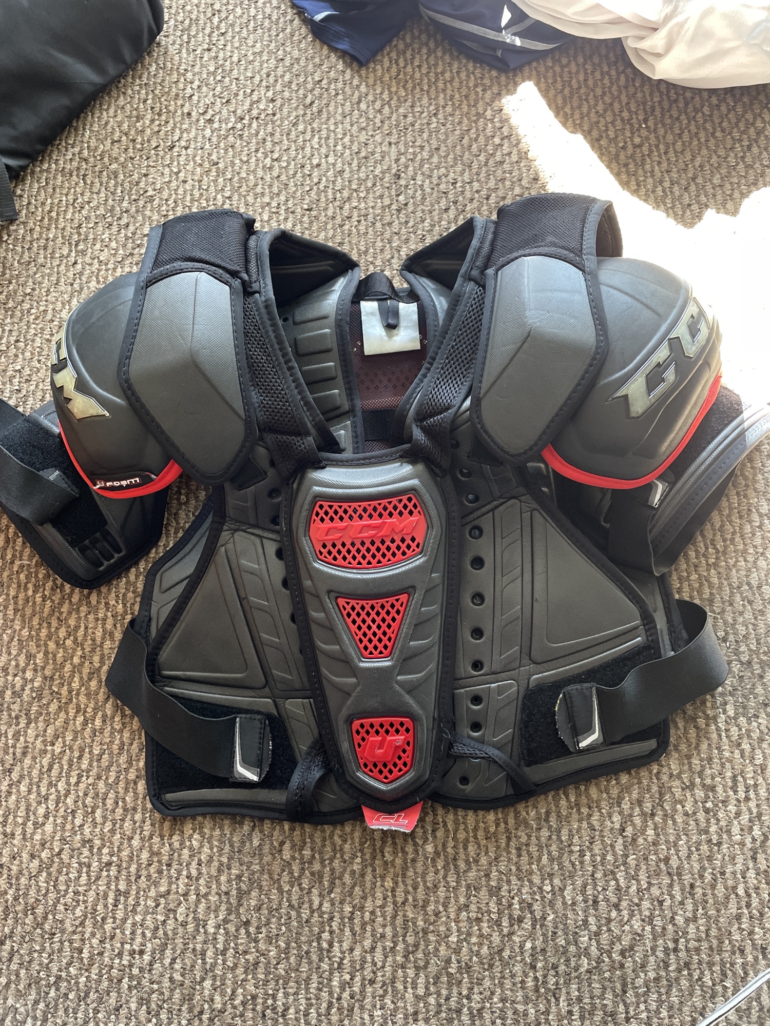 Senior Large CCM U+ CL Shoulder Pads SidelineSwap