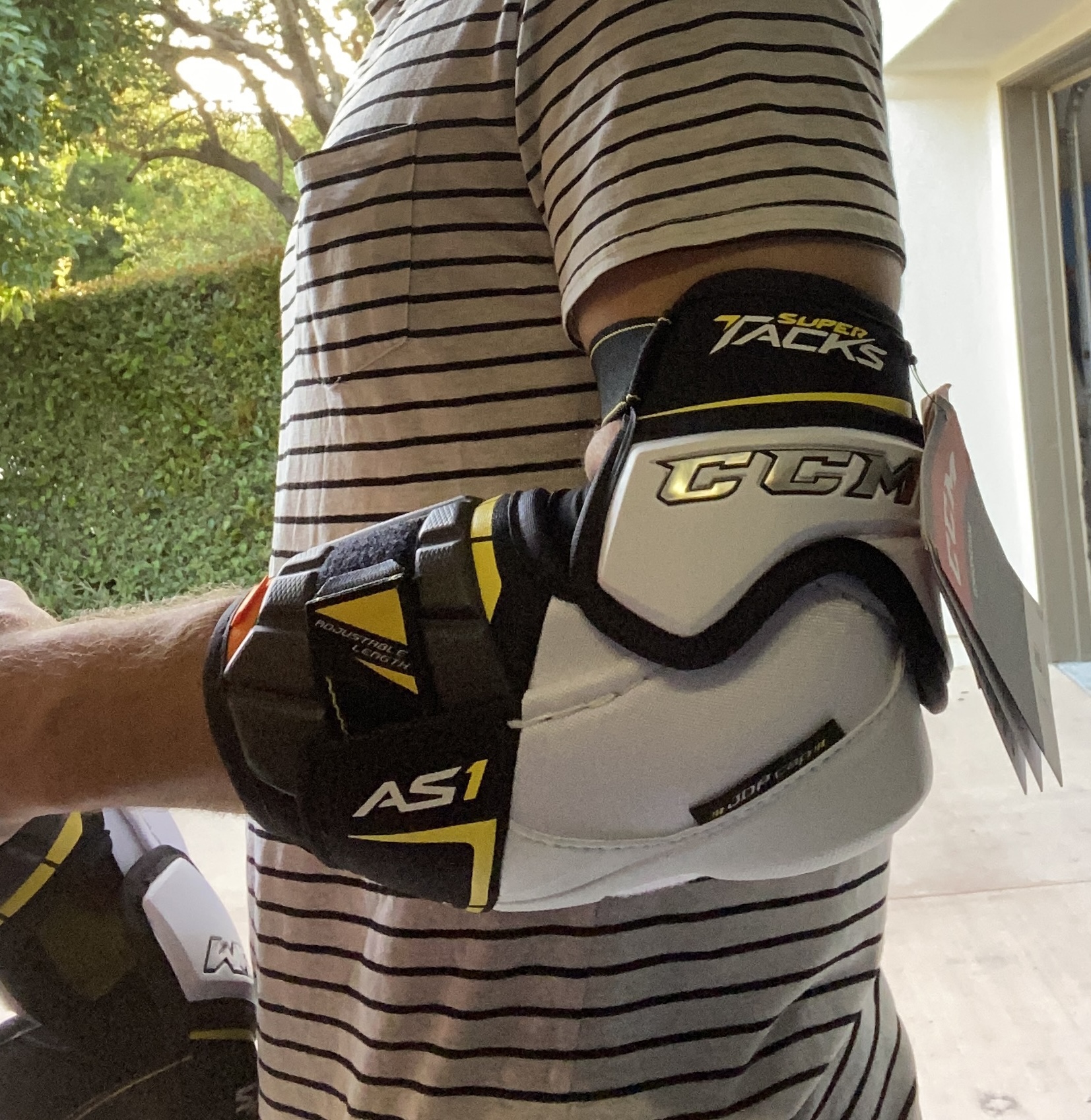 New Senior Large CCM Super Tacks AS1 Elbow Pads SidelineSwap