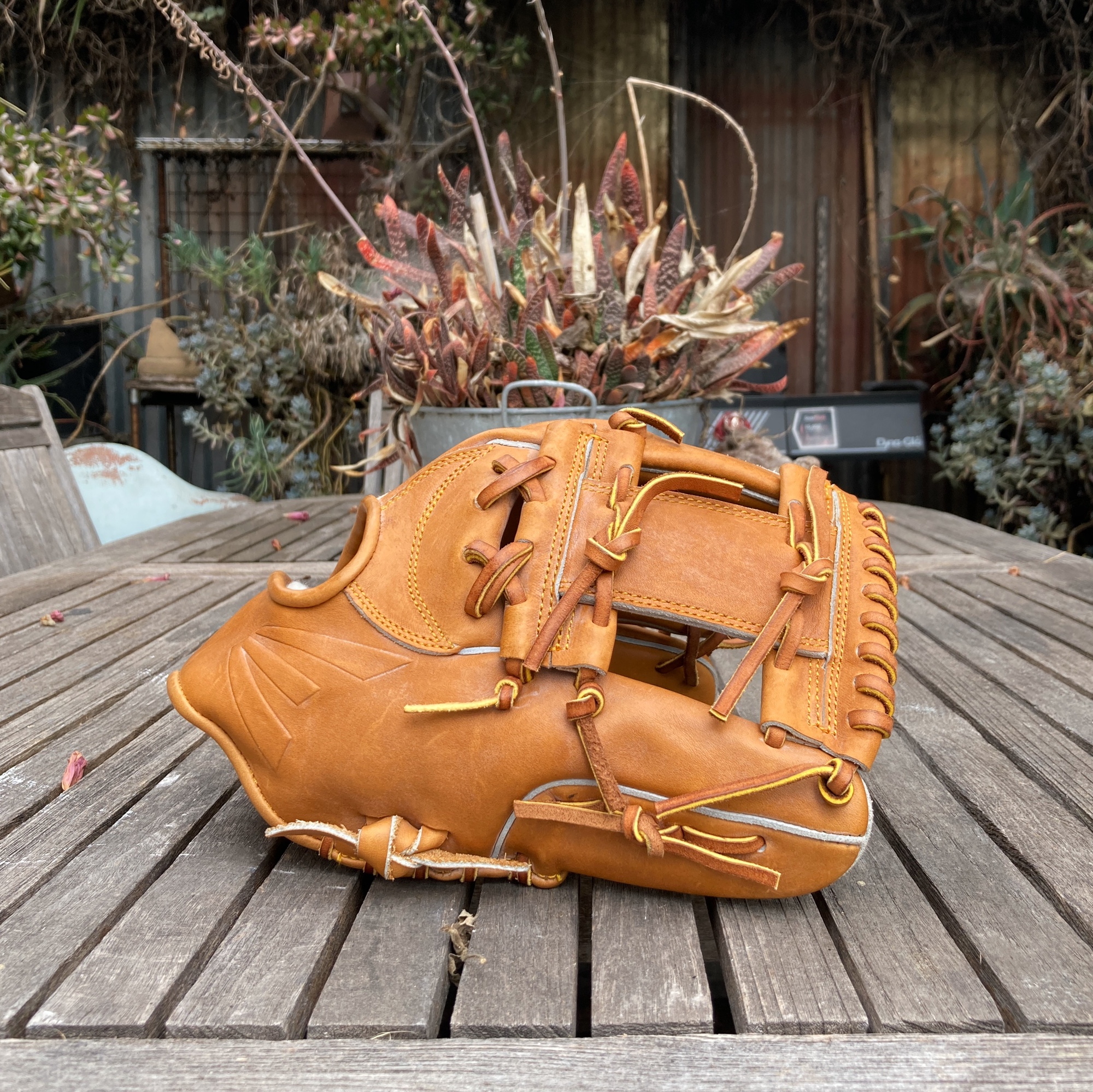 Easton Small Batch No.20 C21 11.5" RHT Horween Baseball Glove