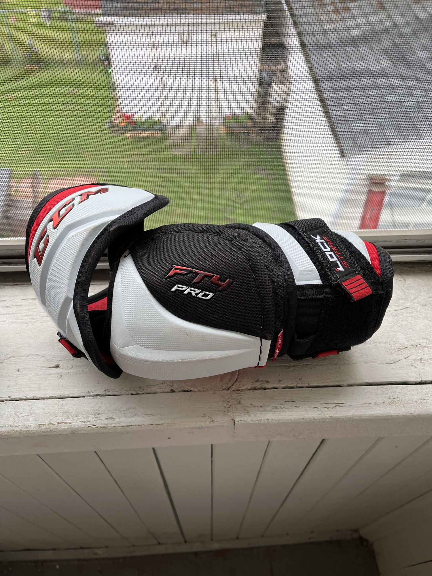 Large CCM FT4 Pro Elbow Pads SidelineSwap