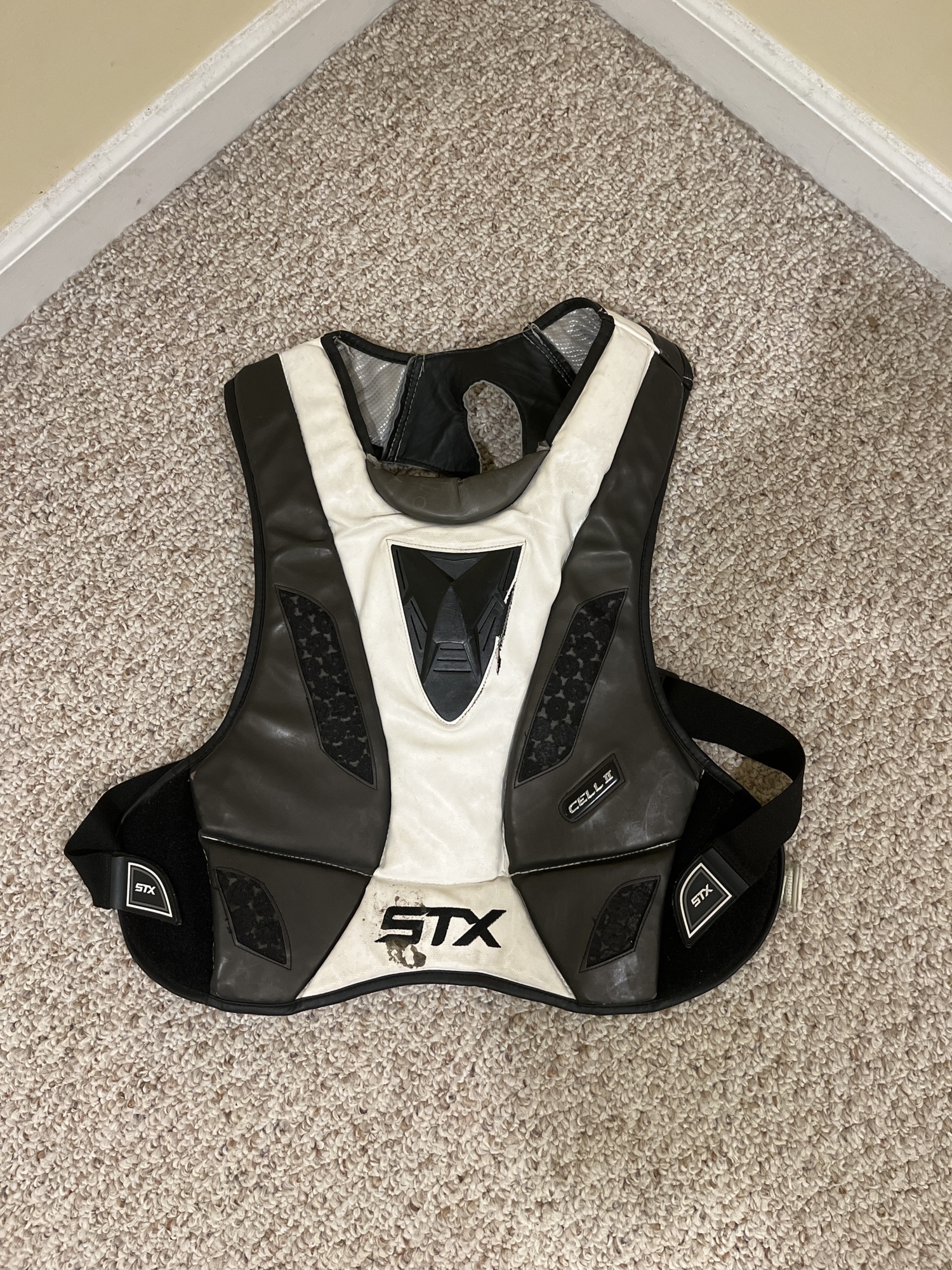Used Medium STX Cell II Chest Protector SidelineSwap