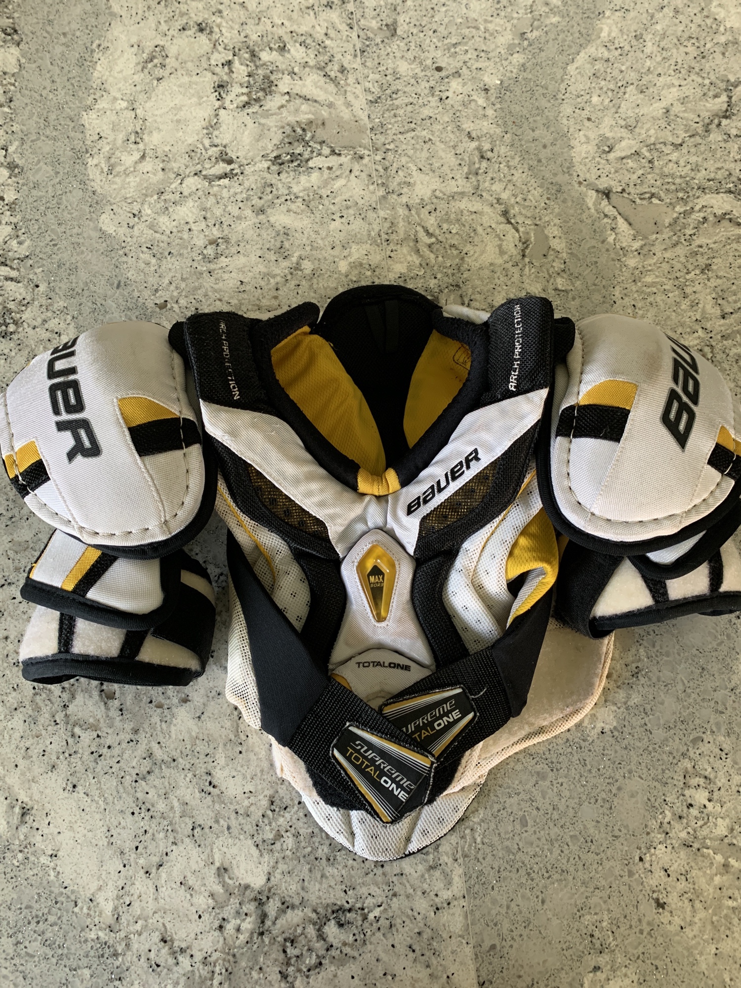 Junior Small Bauer Supreme Total One Shoulder Pads SidelineSwap