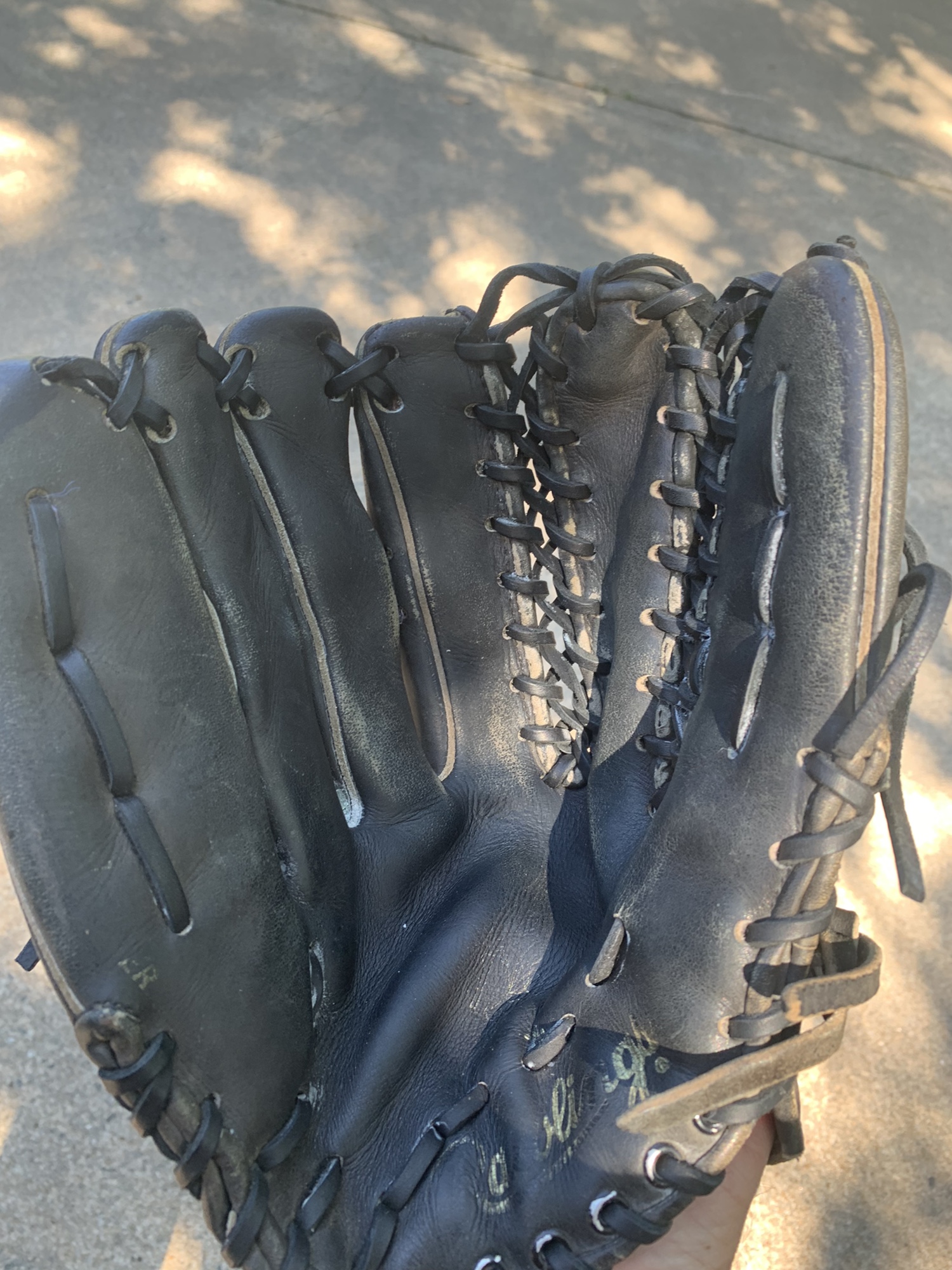 Outfield 12" Heart of the Hide Trapeze Baseball Glove SidelineSwap