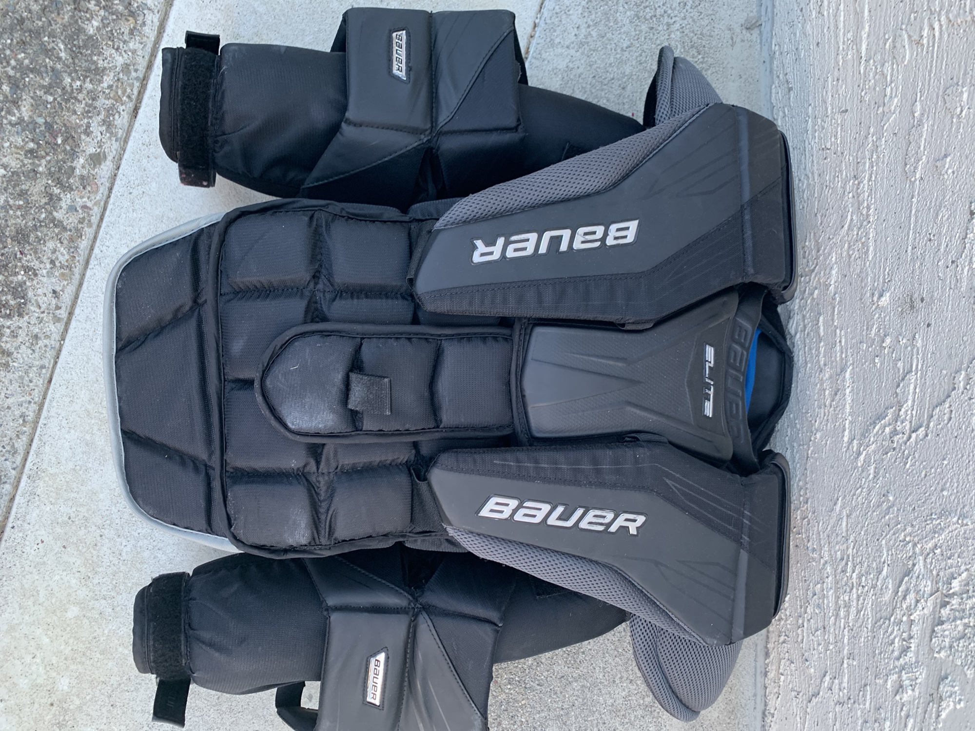 BAUER ELITE GOALIE CHEST PROTECTOR INTERMEDIATE LARGE SidelineSwap