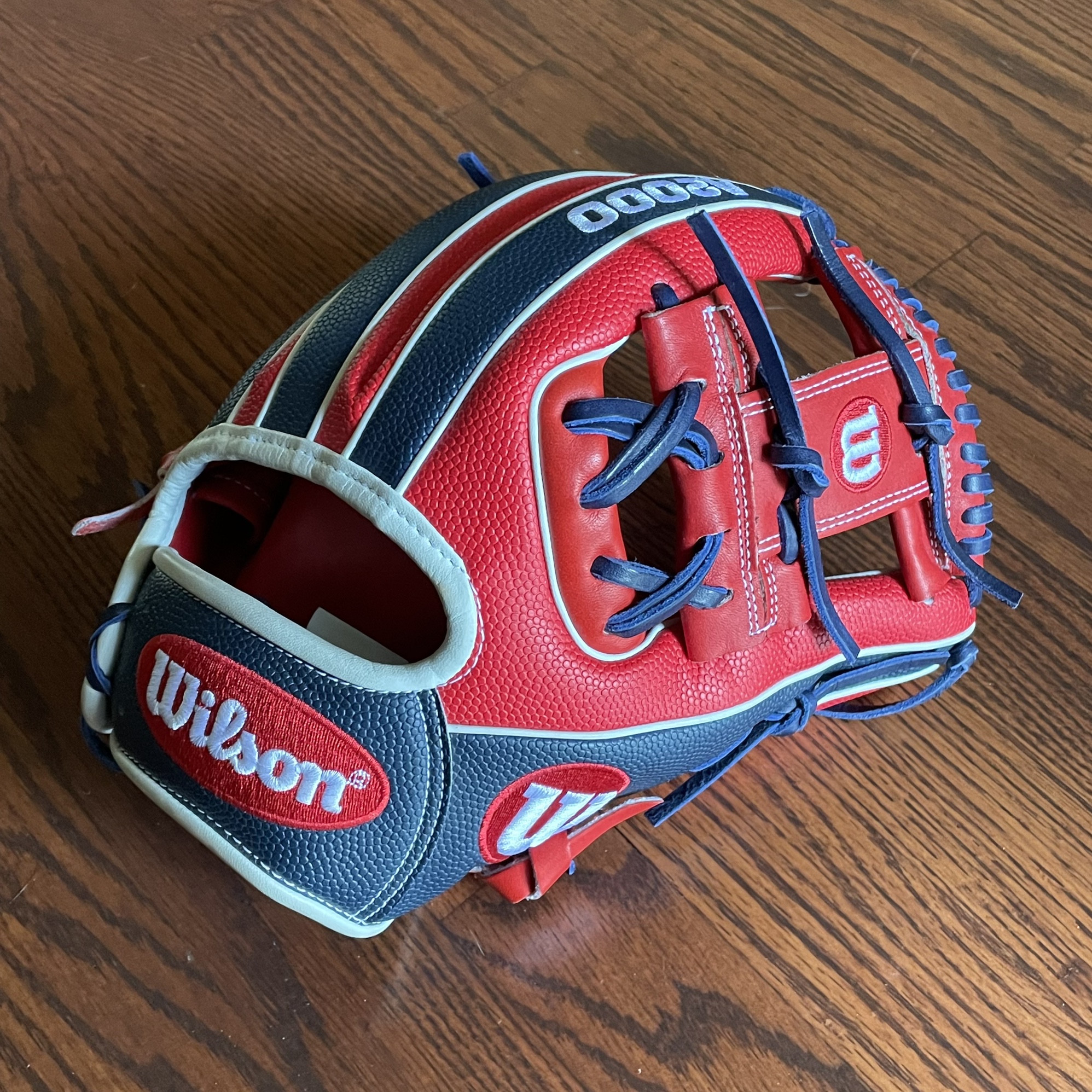 New Wilson A2000 Exclusive 11.75" Infield Baseball Glove SidelineSwap