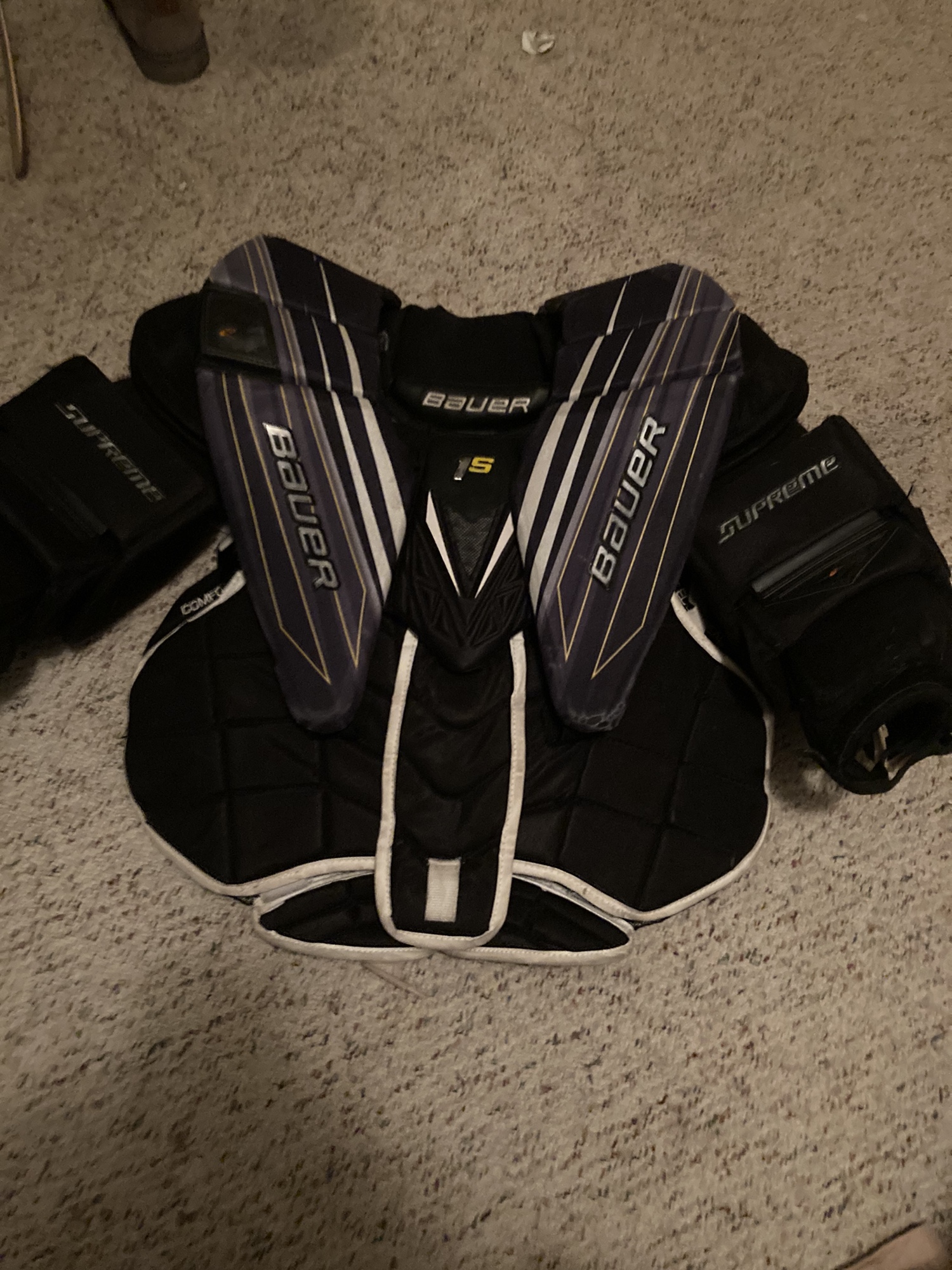Used Medium Bauer Supreme 1S Goalie Chest Protector SidelineSwap