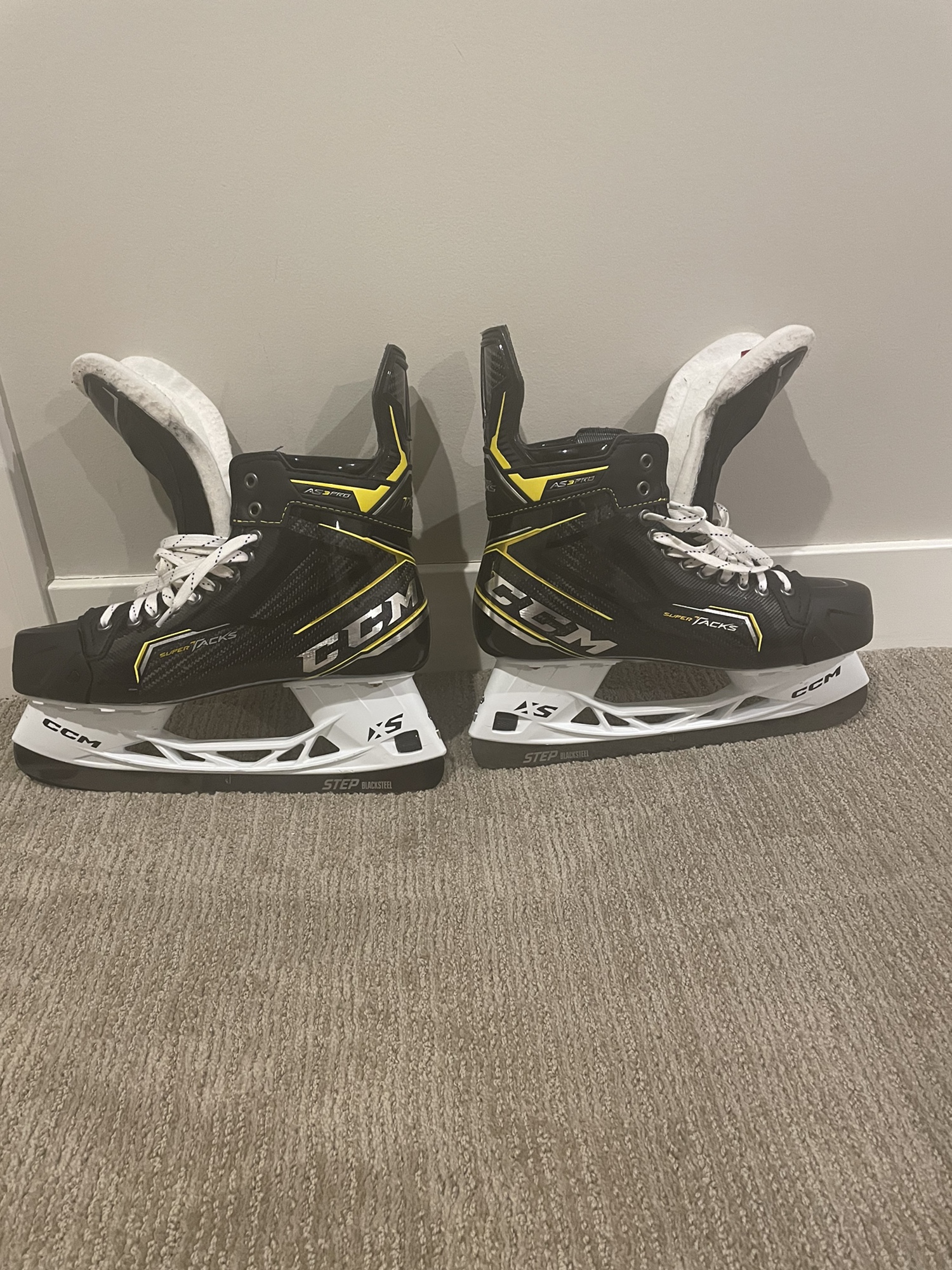 New CCM Regular Width Pro Stock Size 10 Super Tacks AS3 Hockey Skates