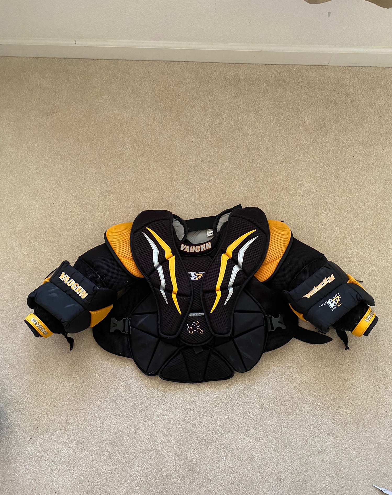 Vaughn Velocity V7 XF Int Goalie Chest Protector SidelineSwap