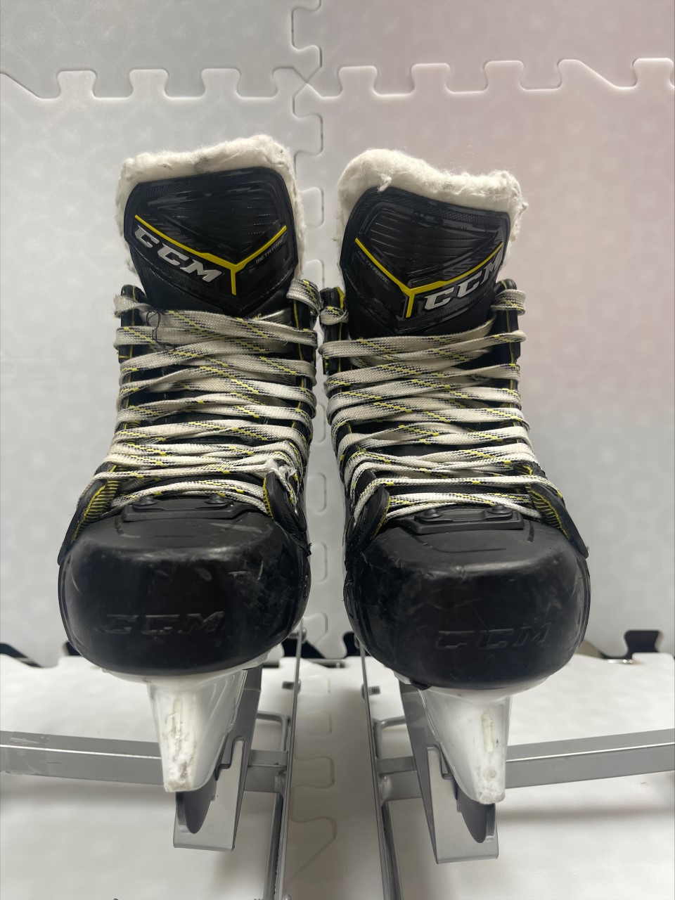Junior Used CCM Super Tacks AS3 Pro Hockey Skates Regular Width Size 4