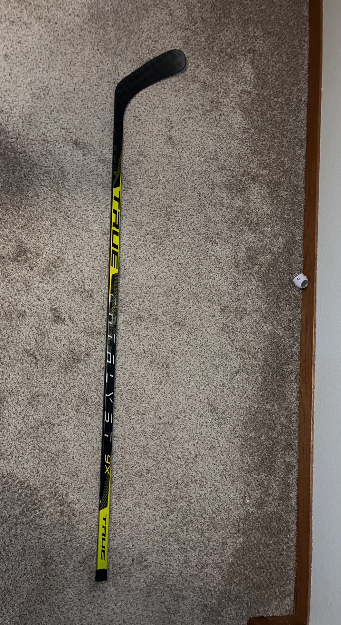 Right Hand Pro Stock True Catalyst 9X Hockey Stick SidelineSwap Right Hand Pro Stock True Catalyst 9X Hockey Stick SidelineSwap