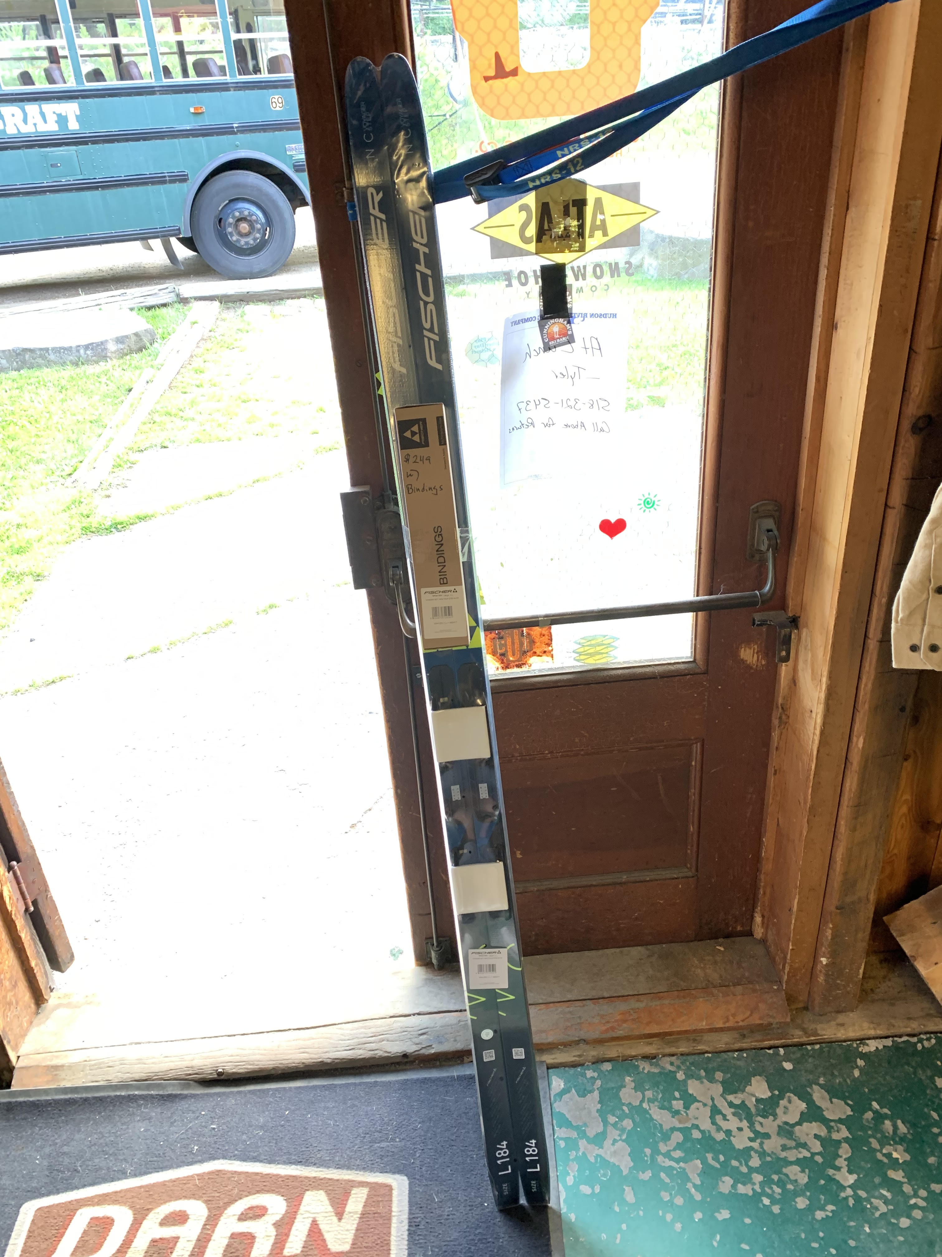 New Men's Fischer Alpine Touring voyager set Skis With Bindings
