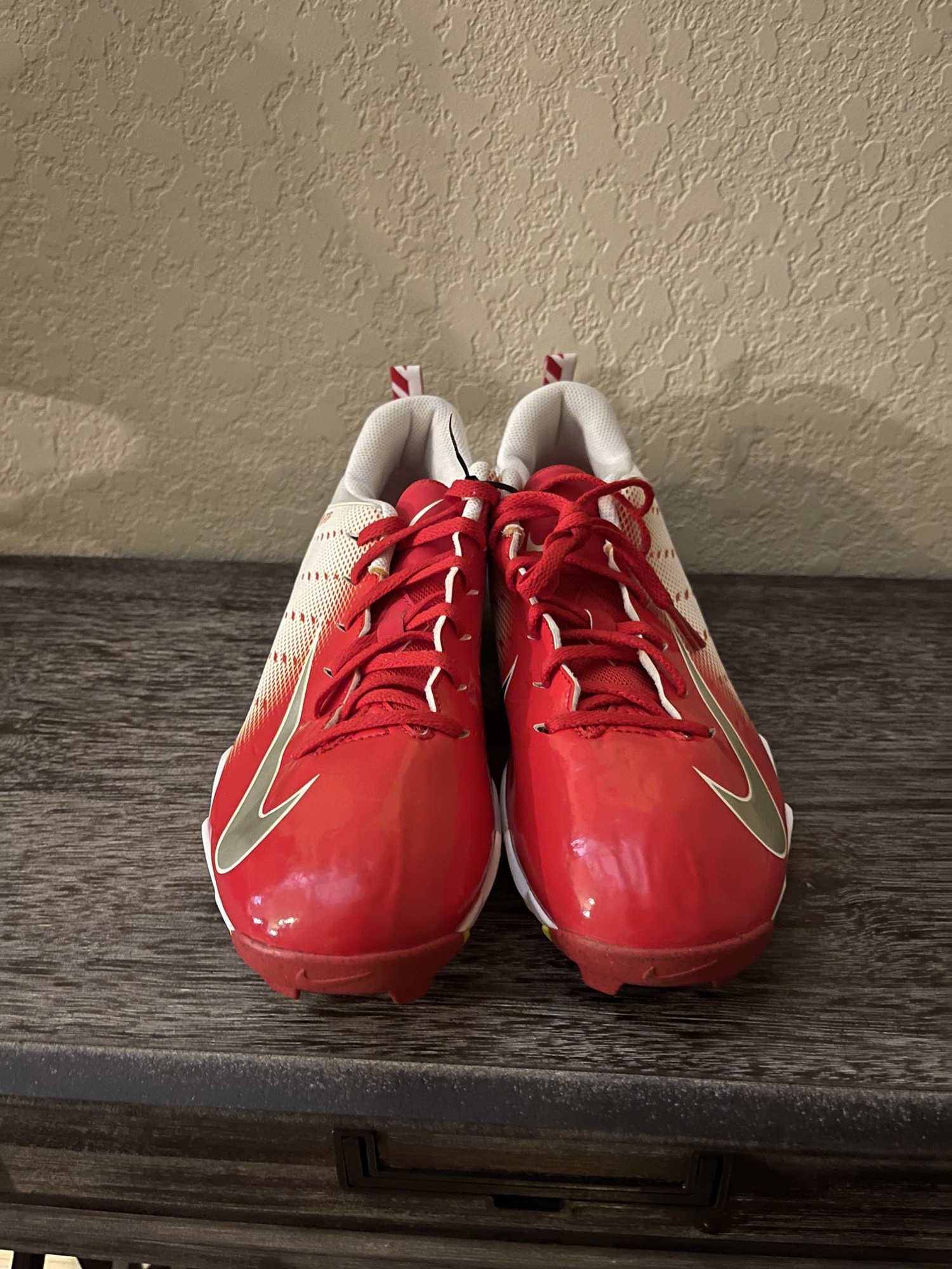 NEW / Size 11 Nike Football Cleats SidelineSwap