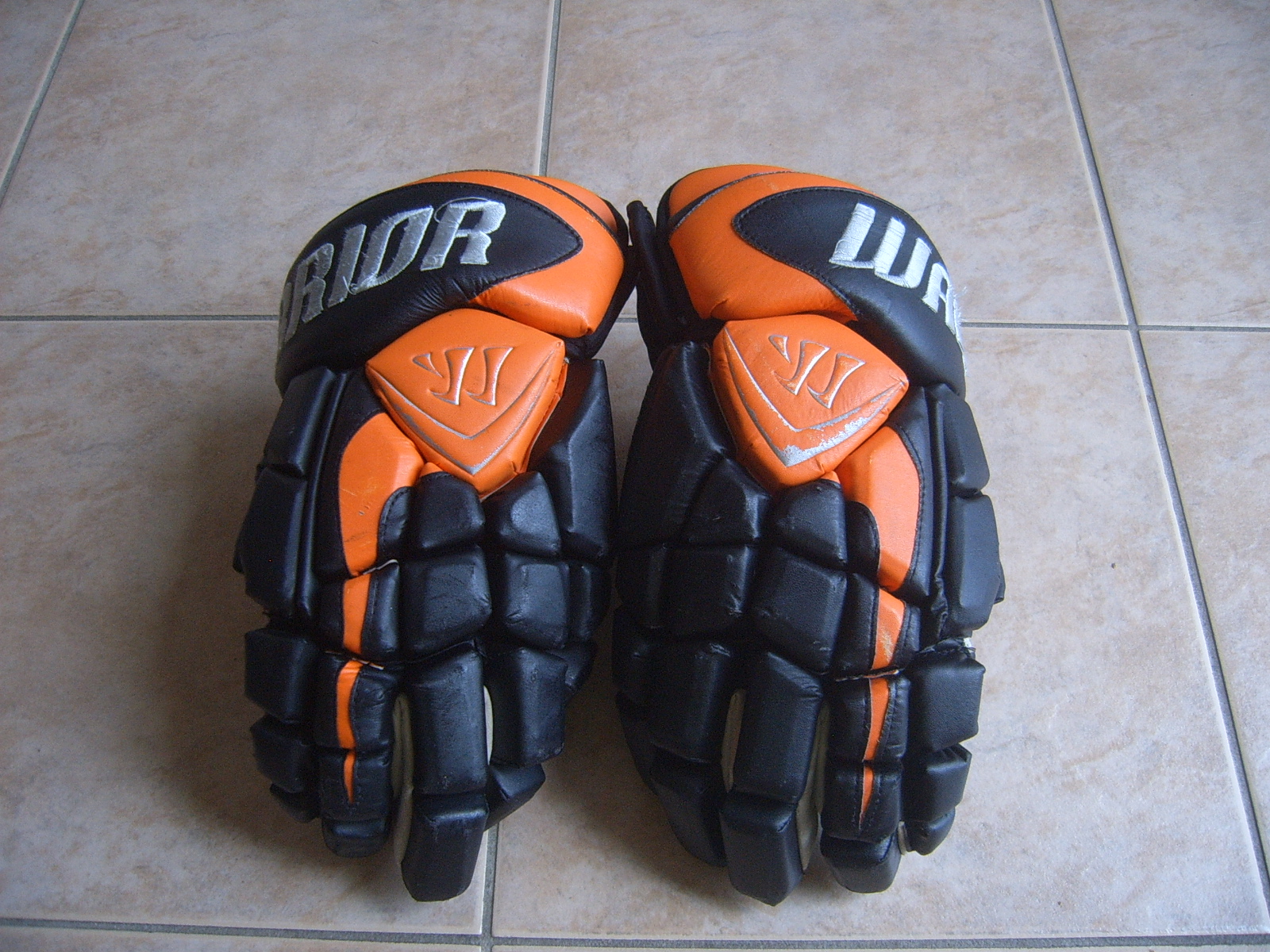 Hockey GlovesWarrior Dolomite Senior Gloves 13" Black/Orange True CCM