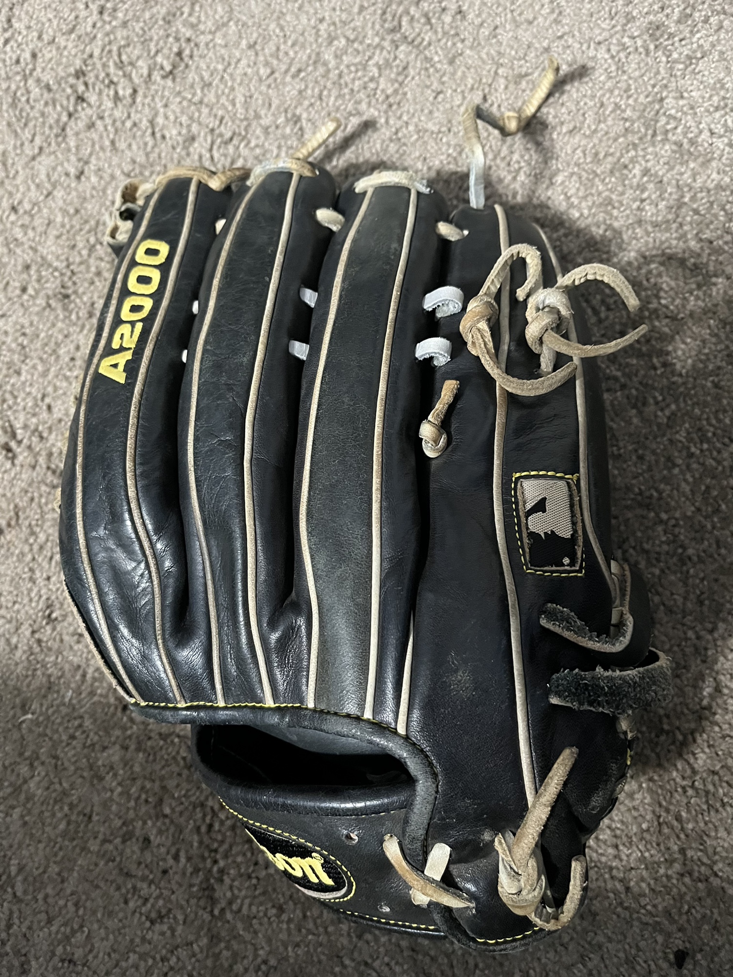Wilson A2000 outfield glove 12.5 inches SidelineSwap