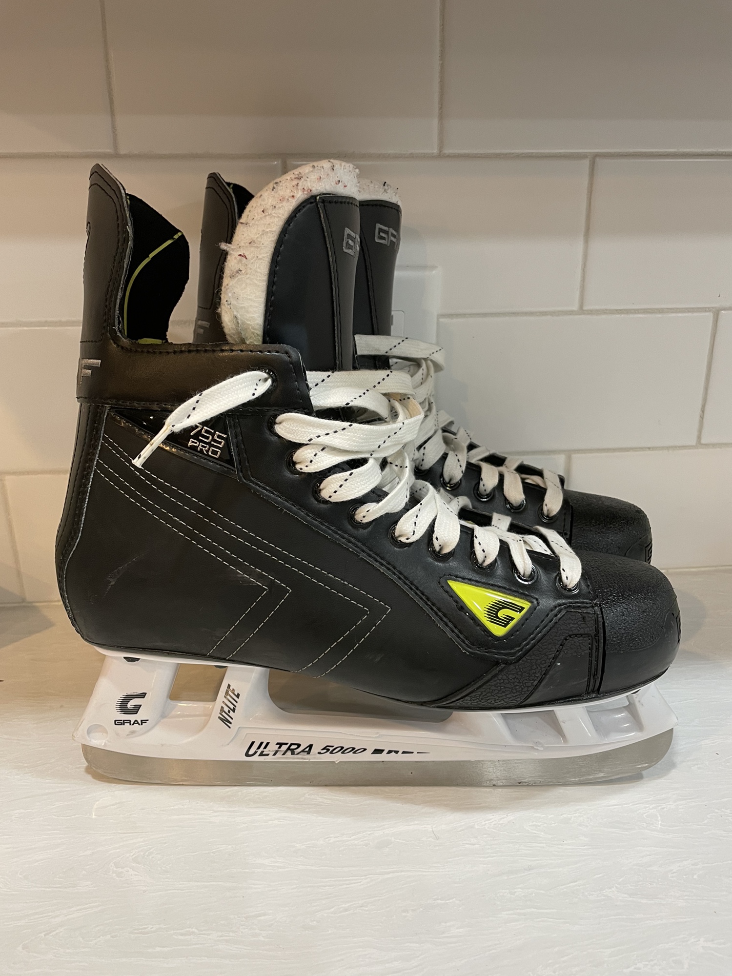 Used Graf Regular Width Size 11.5 G755 Pro Hockey Skates SidelineSwap