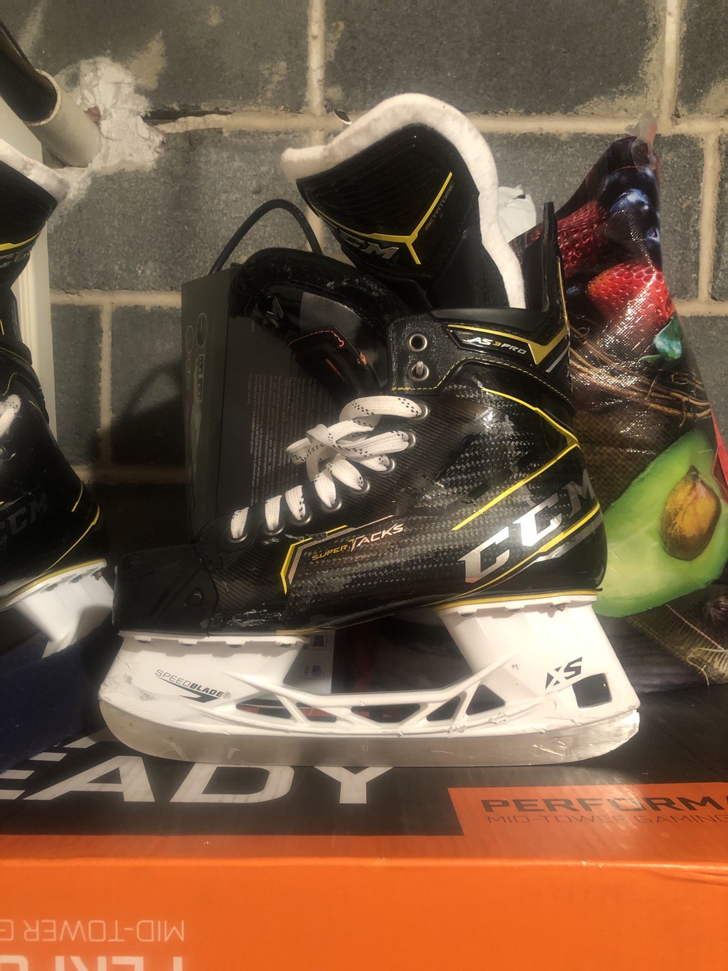 Senior CCM Regular Width Size 8 Super Tacks AS3 Pro Hockey Skates
