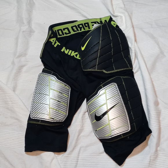 NIKE PRO COMBAT FOOTBALL GIRDLE PANTS COMPRESSION FIT PADS SHORTS