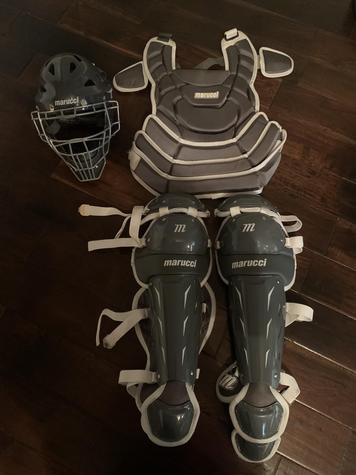 Marucci Catching Gear Complete Set SidelineSwap