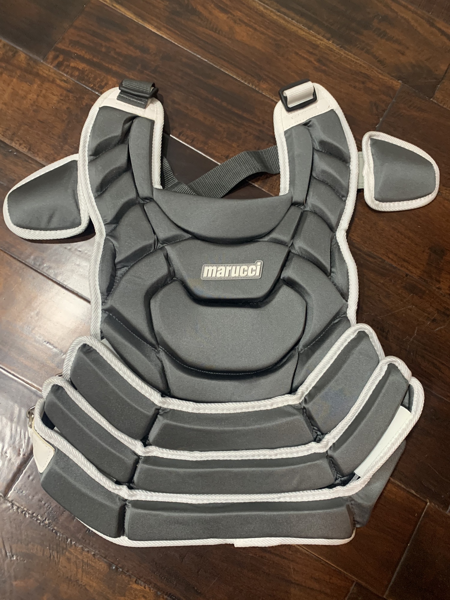 Marucci Catching Gear Complete Set SidelineSwap