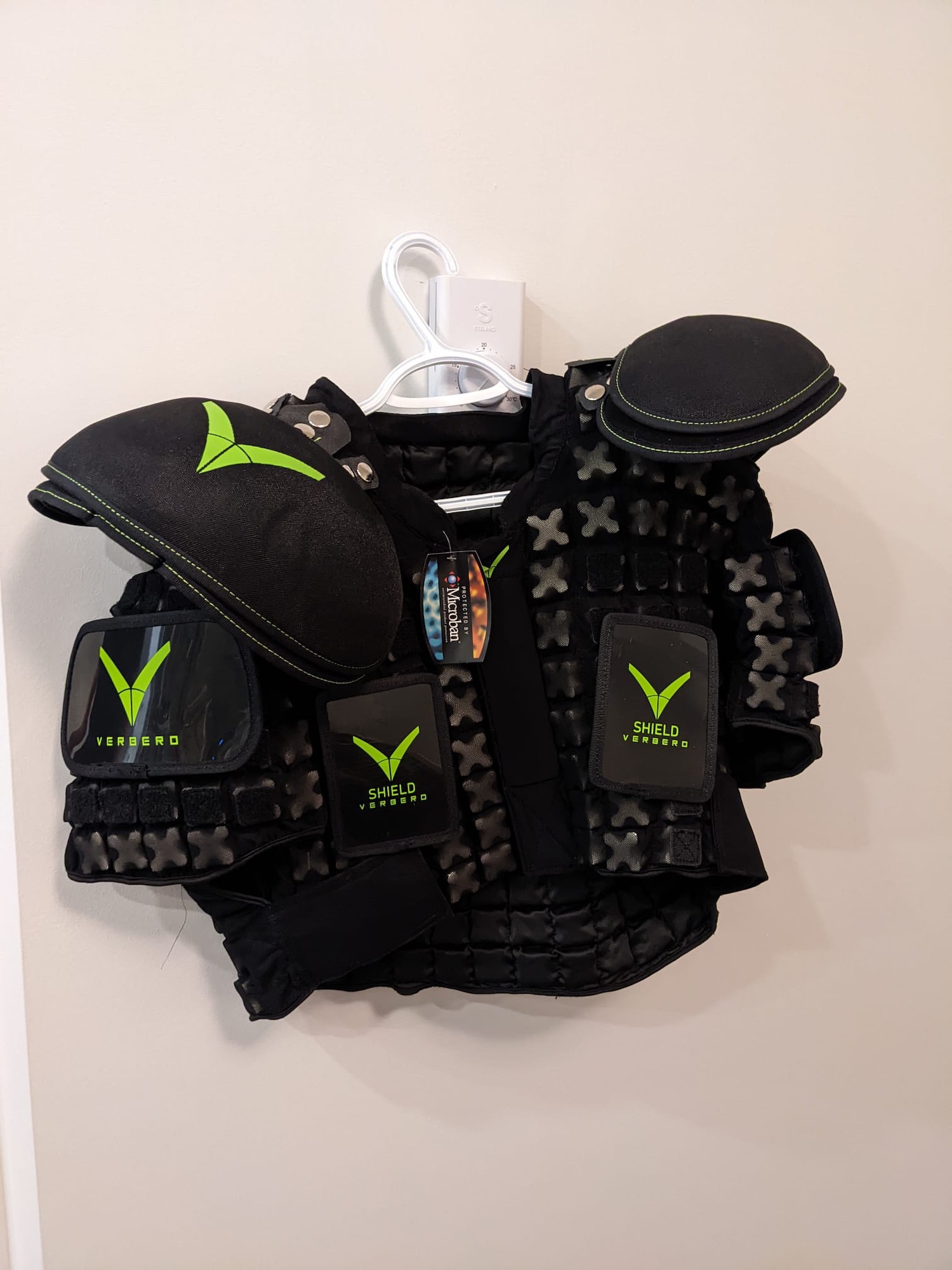Senior Extra Large Verbero Shoulder Pads SidelineSwap