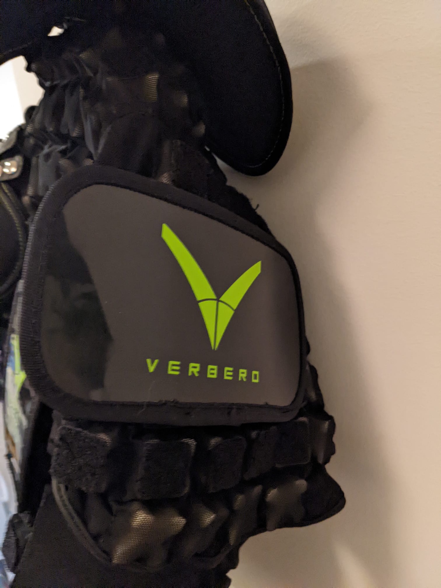 Senior Extra Large Verbero Shoulder Pads SidelineSwap