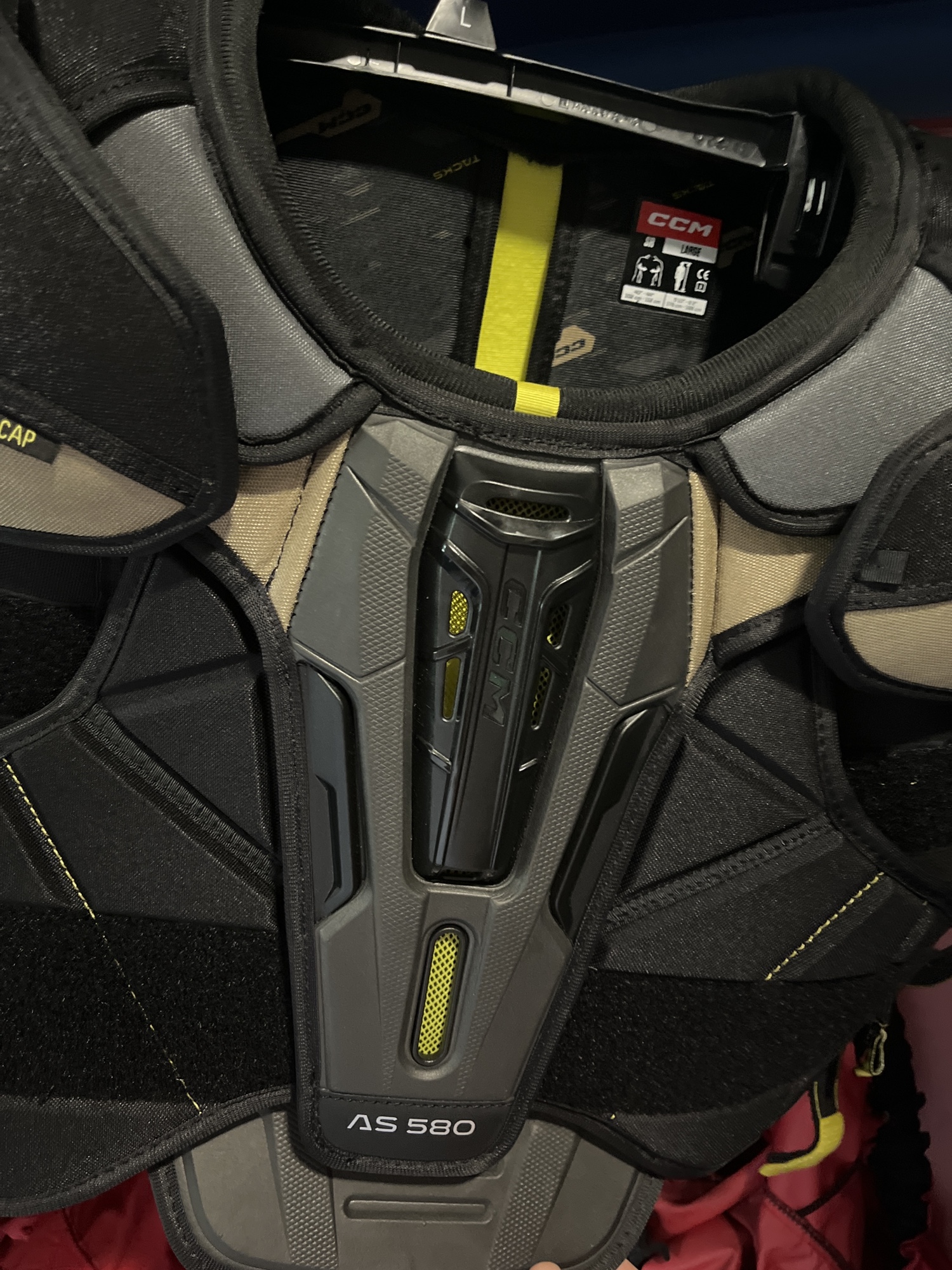 Senior Large CCM As 580 Shoulder Pads SidelineSwap