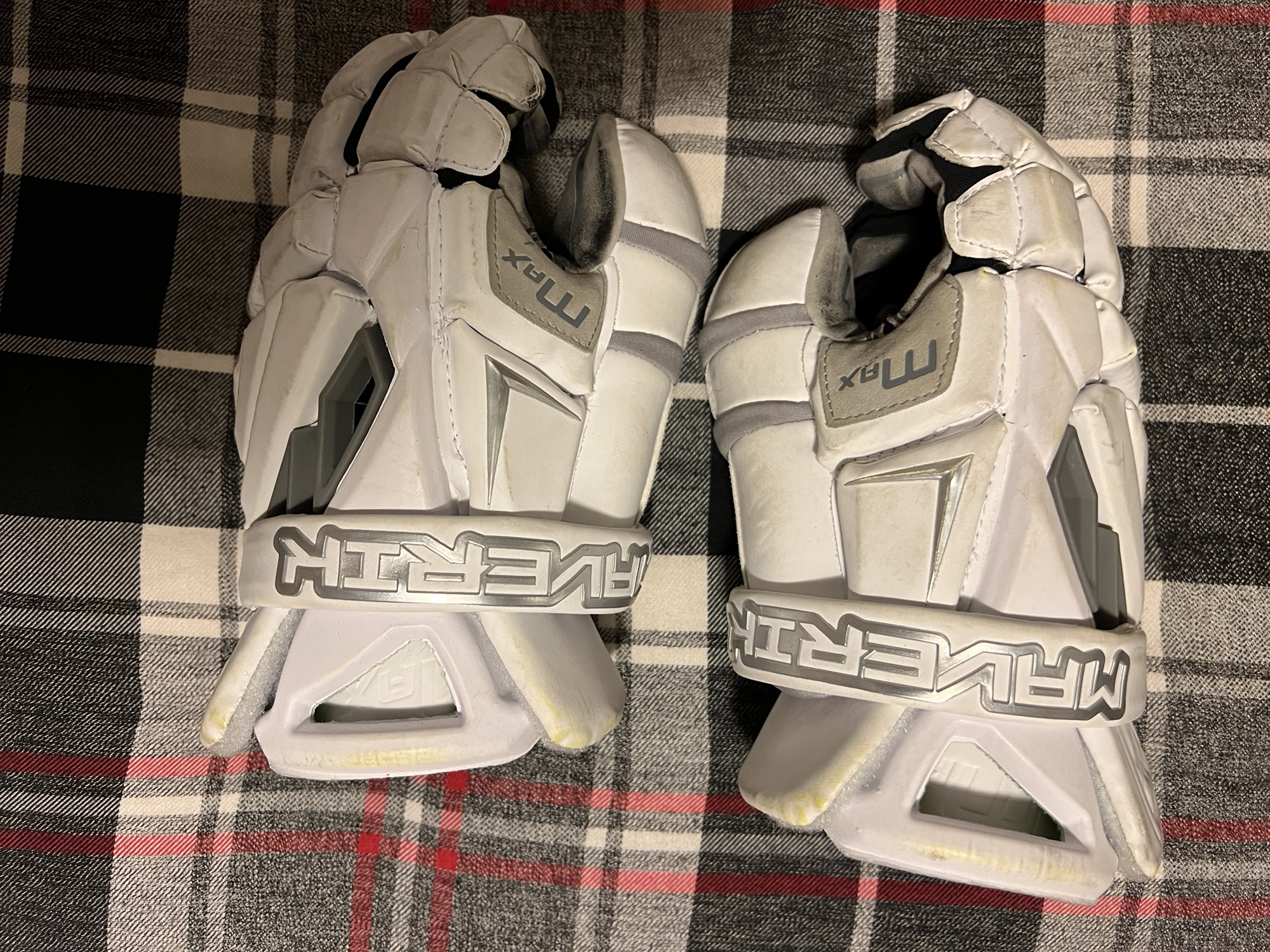 Maverik 13" Max Goalie Gloves SidelineSwap