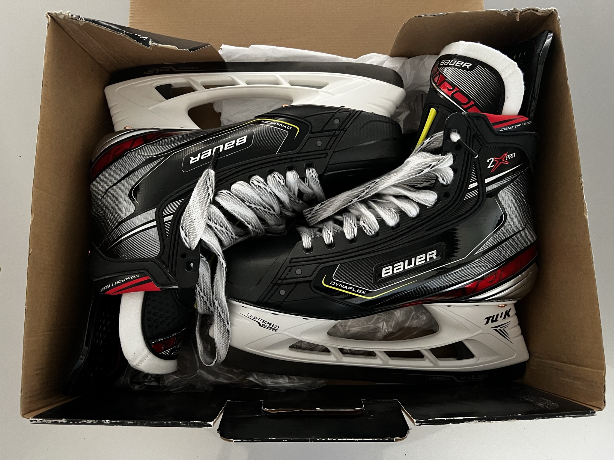 New Senior Bauer Vapor 2X Pro Hockey Skates Extra Wide Width Size 9.5