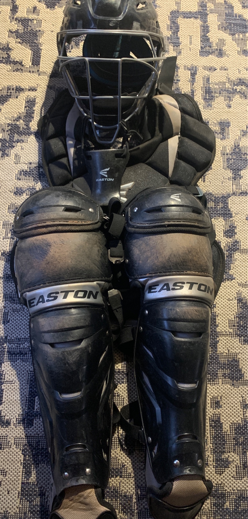 Easton Intermediate Gametime Catcher’s Gear SidelineSwap