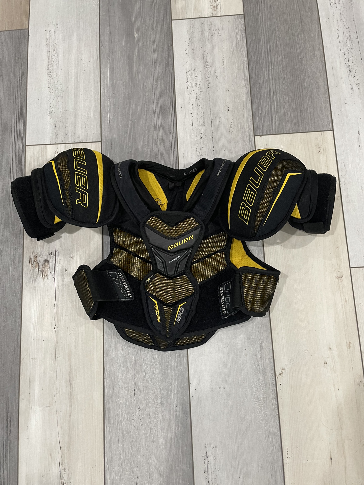 Youth Large Bauer Supreme TotalOne MX3 Shoulder Pads SidelineSwap