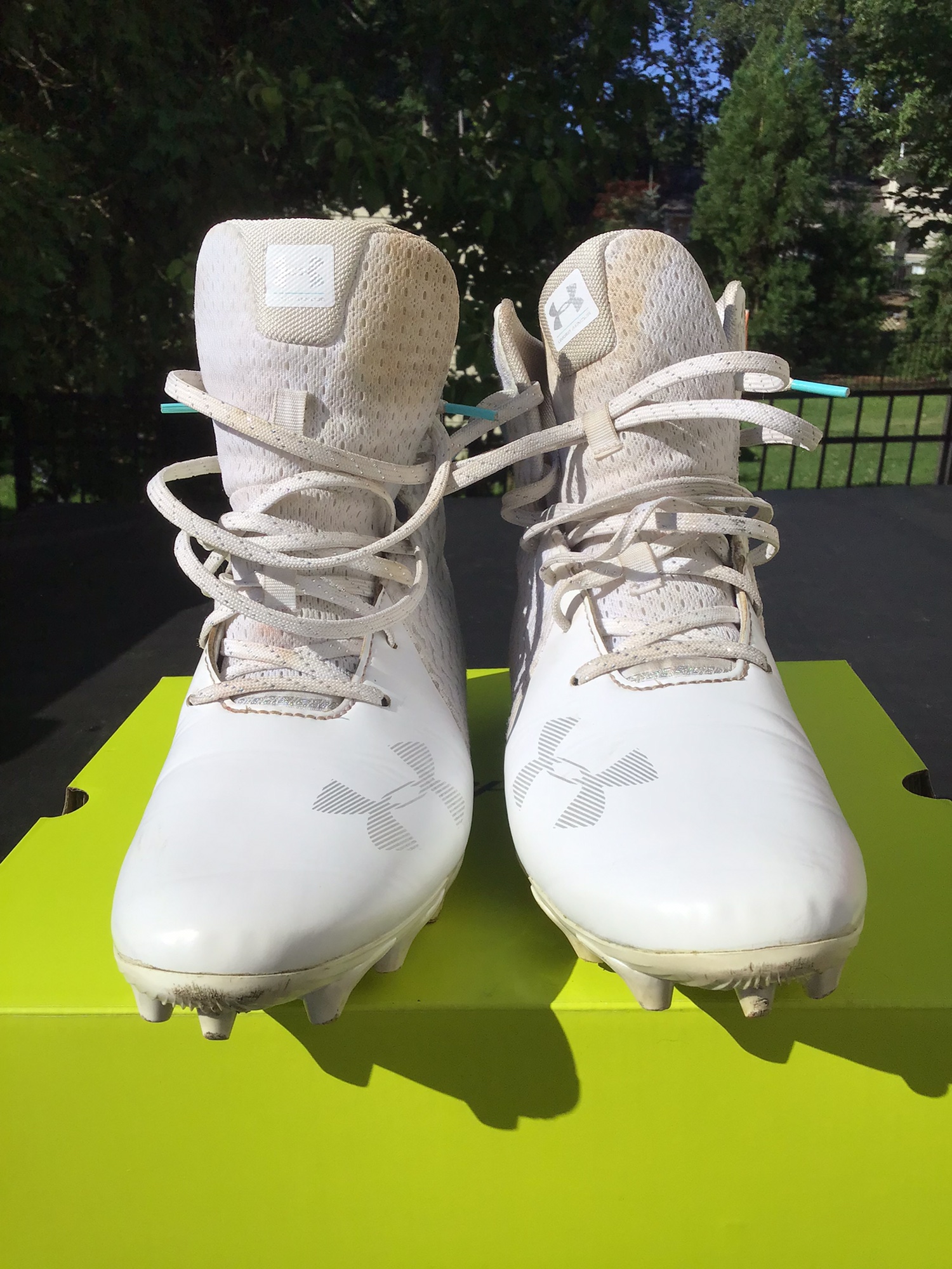 UA W Highlight LAX cleats SidelineSwap